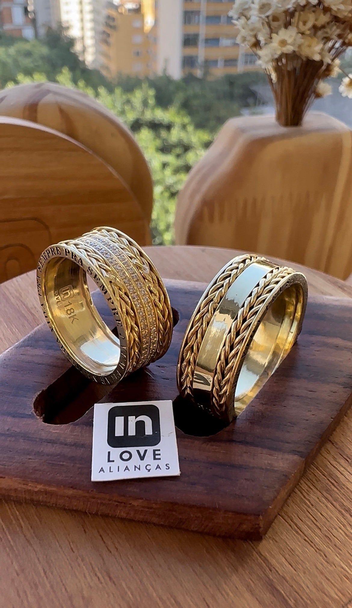 Alianças de Casamento em Ouro 18k - Modelo Pra Sempre | 8mm | 12x R$1.453,33