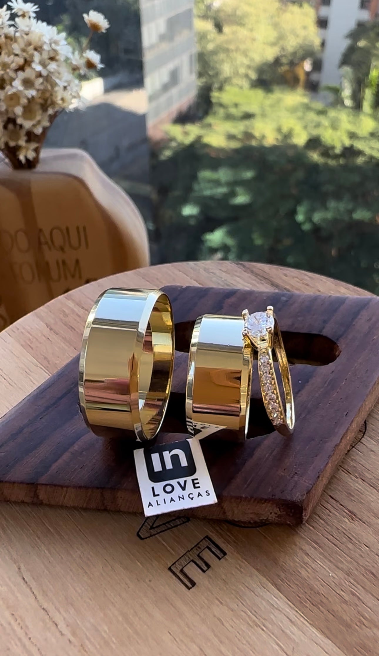 Alianças de Casamento em Ouro 18k - Modelo Sonho Bom | 8mm |12x R$583