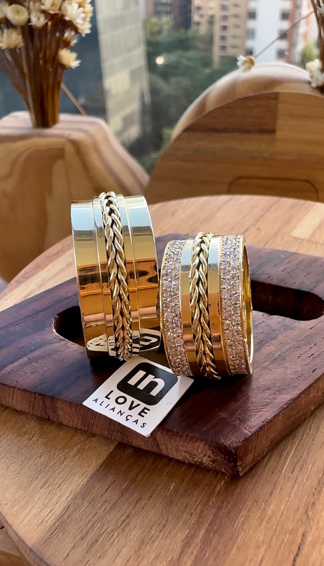 Alianças de Casamento em Ouro 18k - Modelo Sonho Meu | 10mm | 12x R$1.890