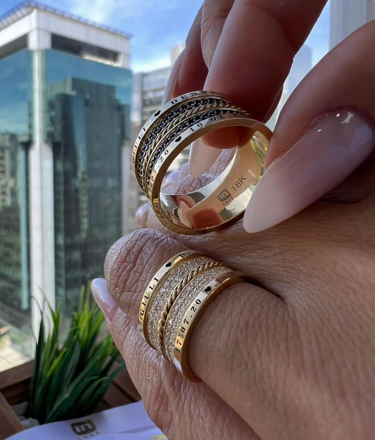 Alianças de Casamento em Ouro 18k - Modelo Desejo | 10mm | 12x R$1.249,16