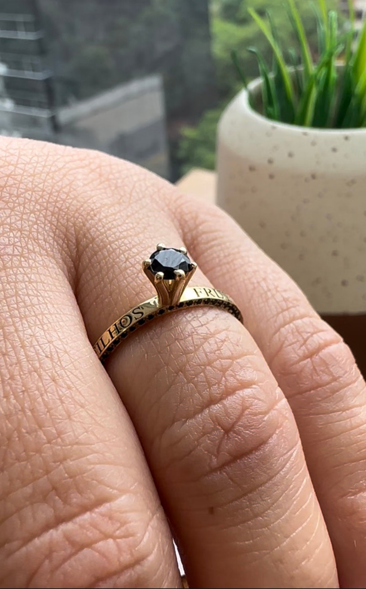 Anel Solitário Storie em Ouro 18k - 12x R$208,33