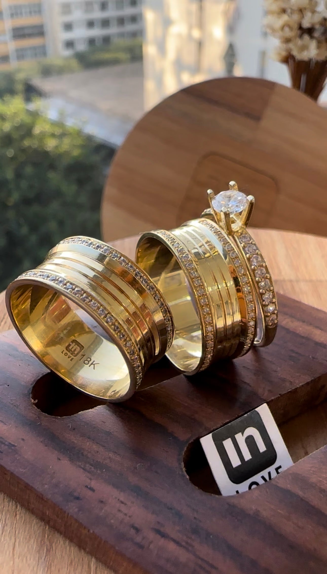 Alianças de Casamento em Ouro 18k - Modelo Paraíso | 8mm | 12x R$666