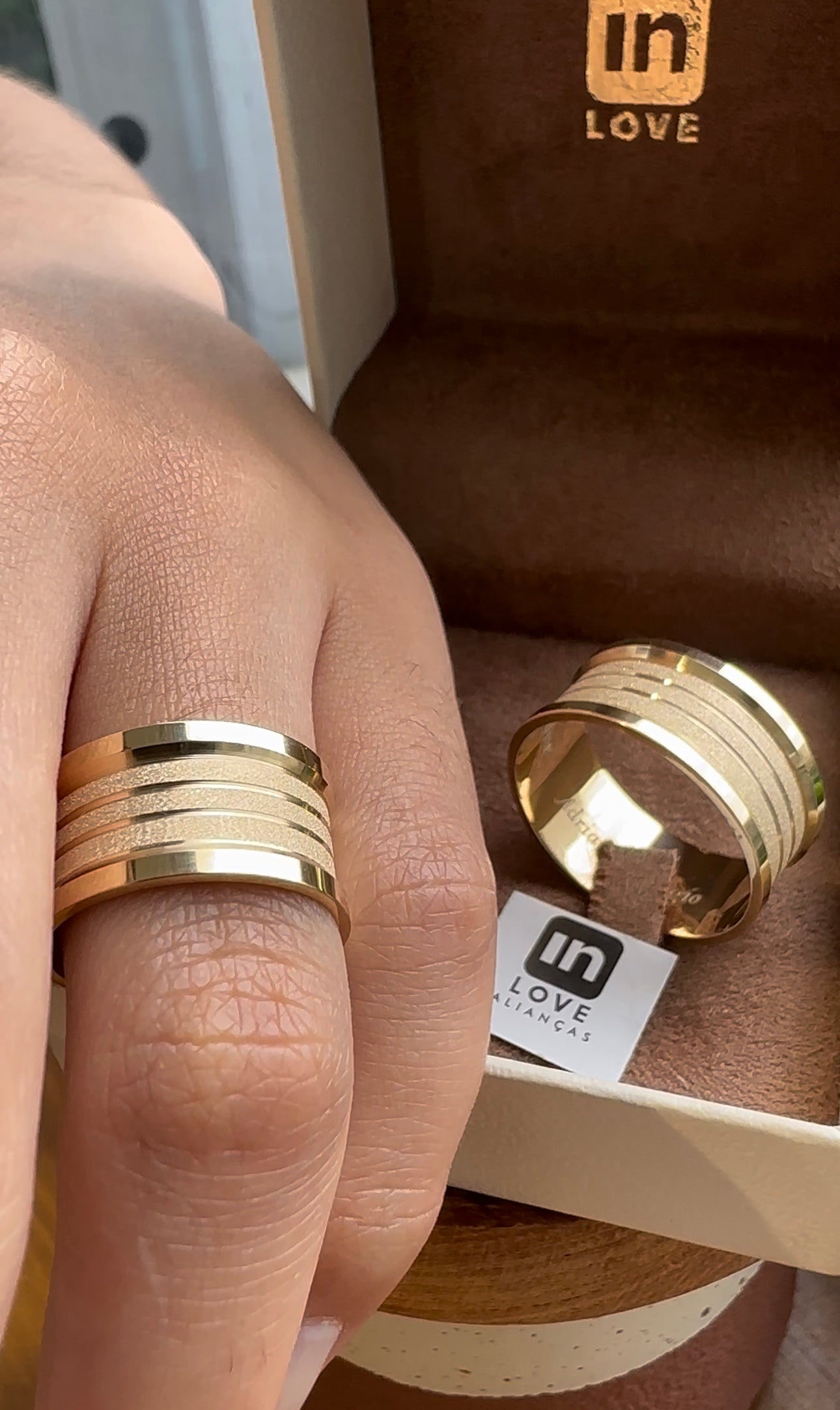 Alianças de Casamento em Ouro 18k - Modelo Favorite | 10mm | 12x R$750