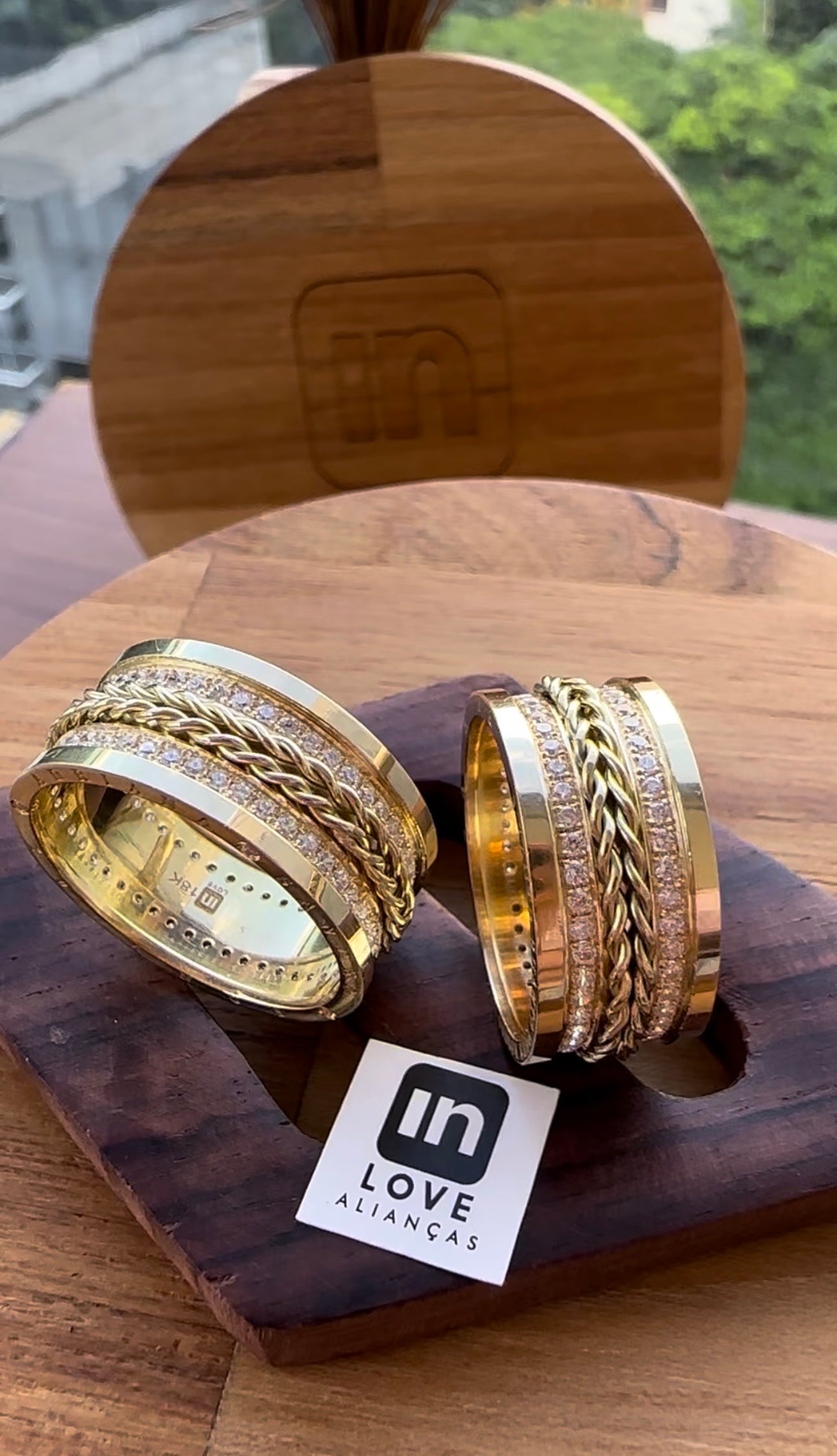 Alianças de Casamento em Ouro 18k - Modelo Nosso Santo Bateu White | 10mm | 12x R$1.723,33