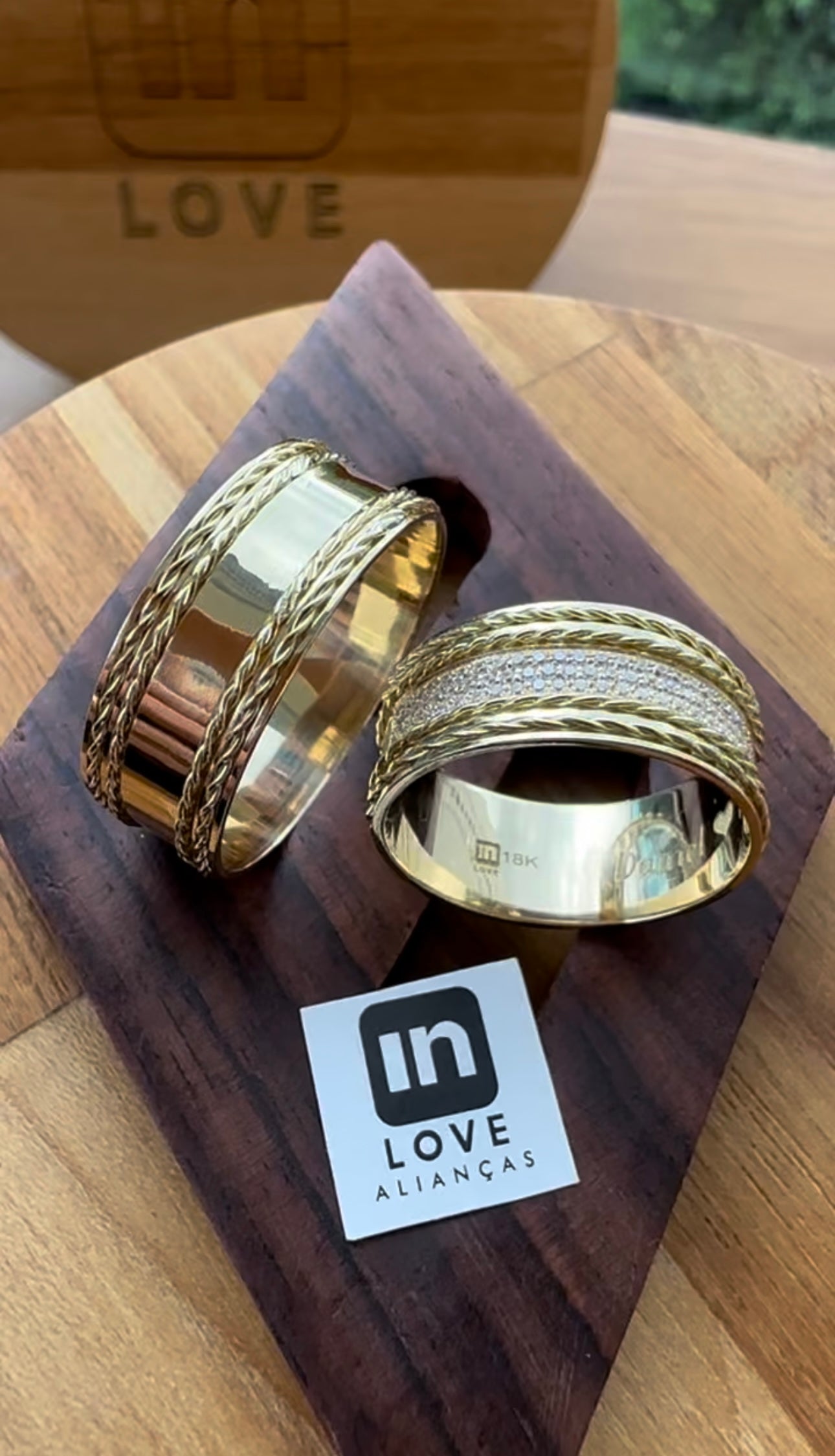 Alianças de Casamento em Ouro 18k - Modelo Bem Querer | 8mm | 12x R$1.030