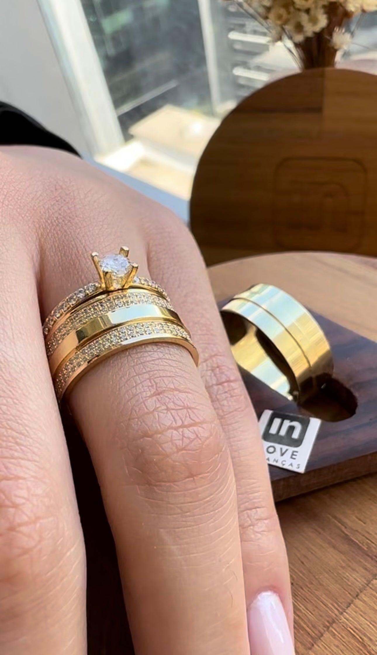 Alianças de Casamento em Ouro 18k - Modelo Perfeição | 8mm | 12x R$833