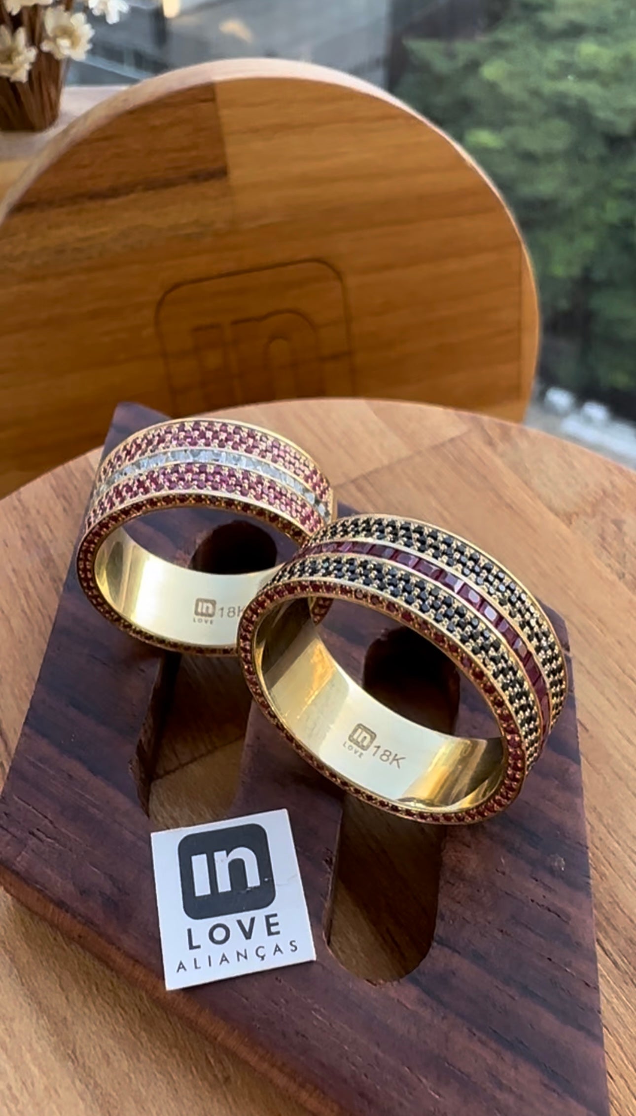 Alianças de Casamento em Ouro 18k - Modelo Cumplicidade | 8mm | 12x R$2.177,08