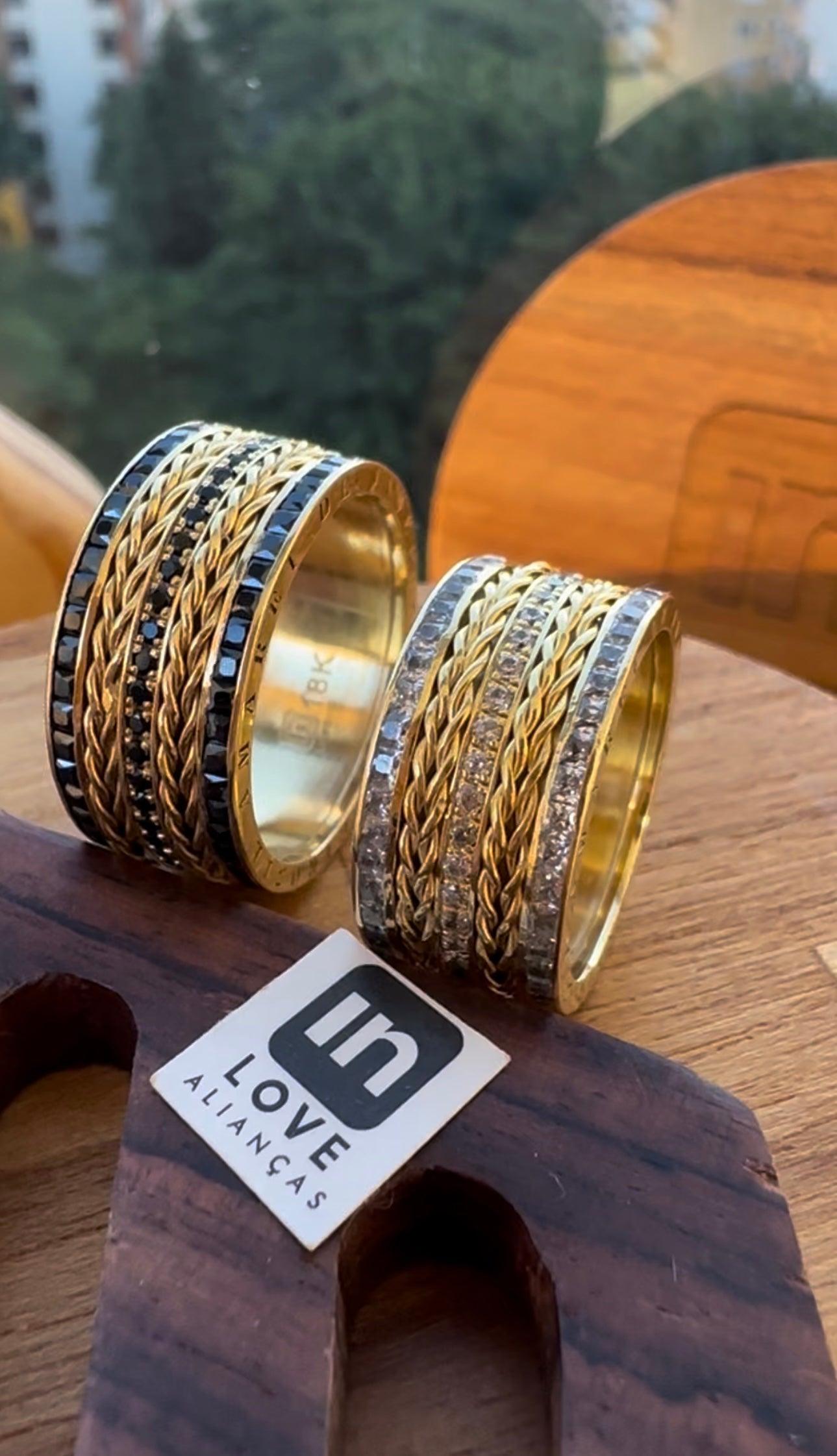 Alianças de Casamento em Ouro 18k - Modelo Paixão | 10mm | 12x R$2.166