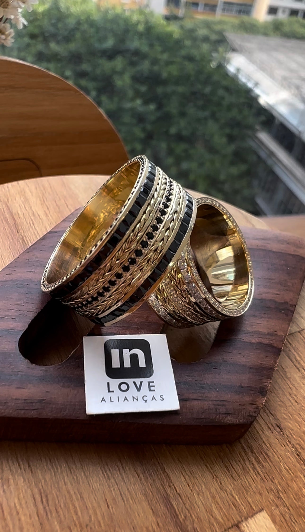 Alianças de Casamento em Ouro 18k - Modelo Nossa Paixão | 10mm | 12x R$2.249