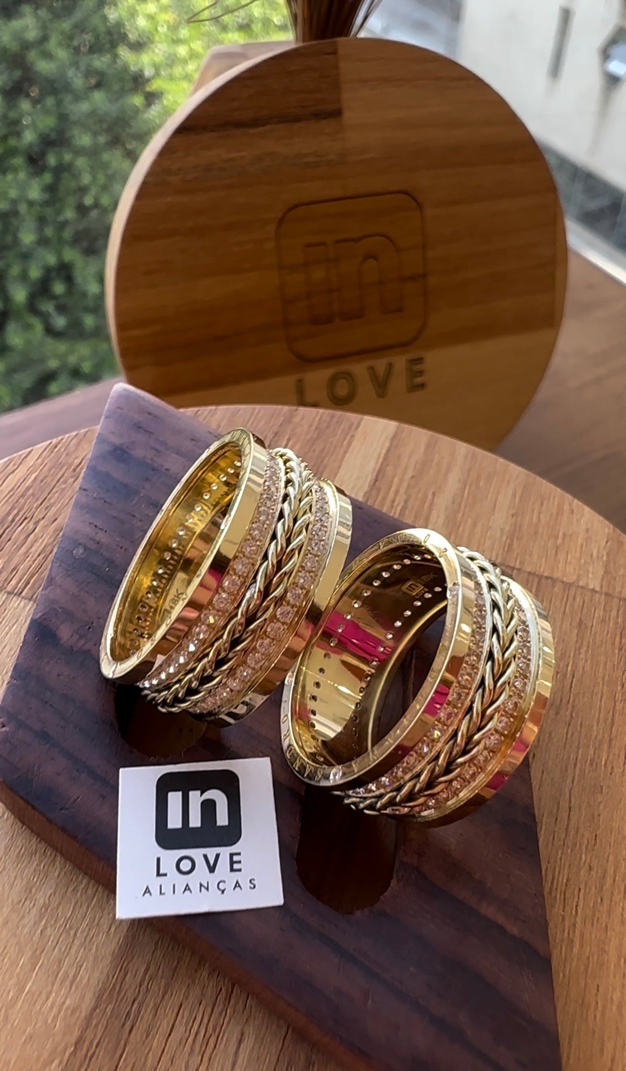 Alianças de Casamento em Ouro 18k - Modelo Nosso Santo Bateu White | 10mm | 12x R$1.723,33