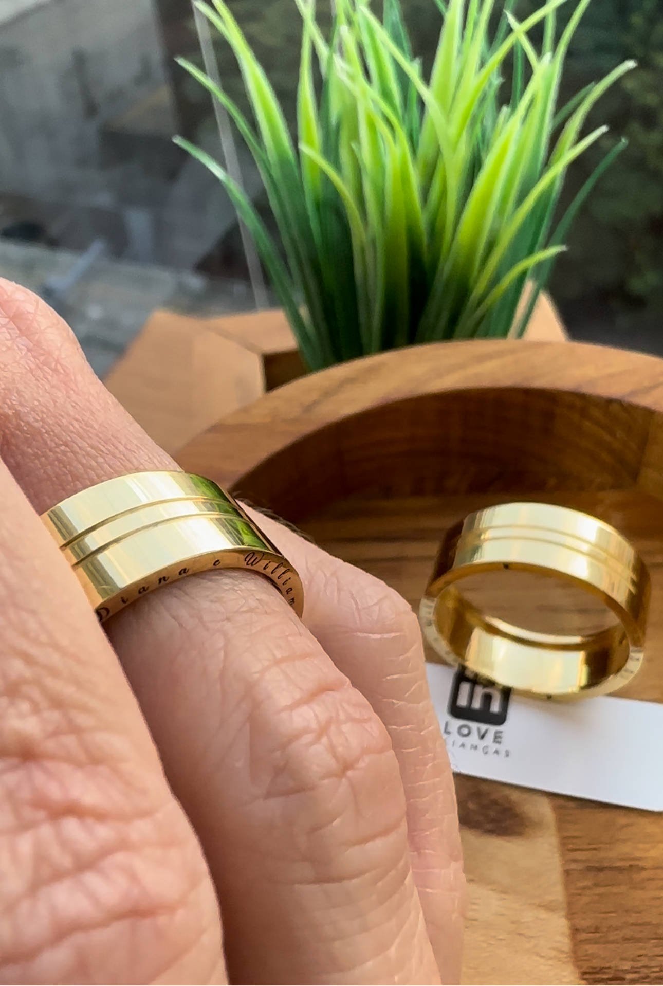 Alianças de Casamento em Ouro 18k - Modelo Joy | 8mm | 12x R$832,50