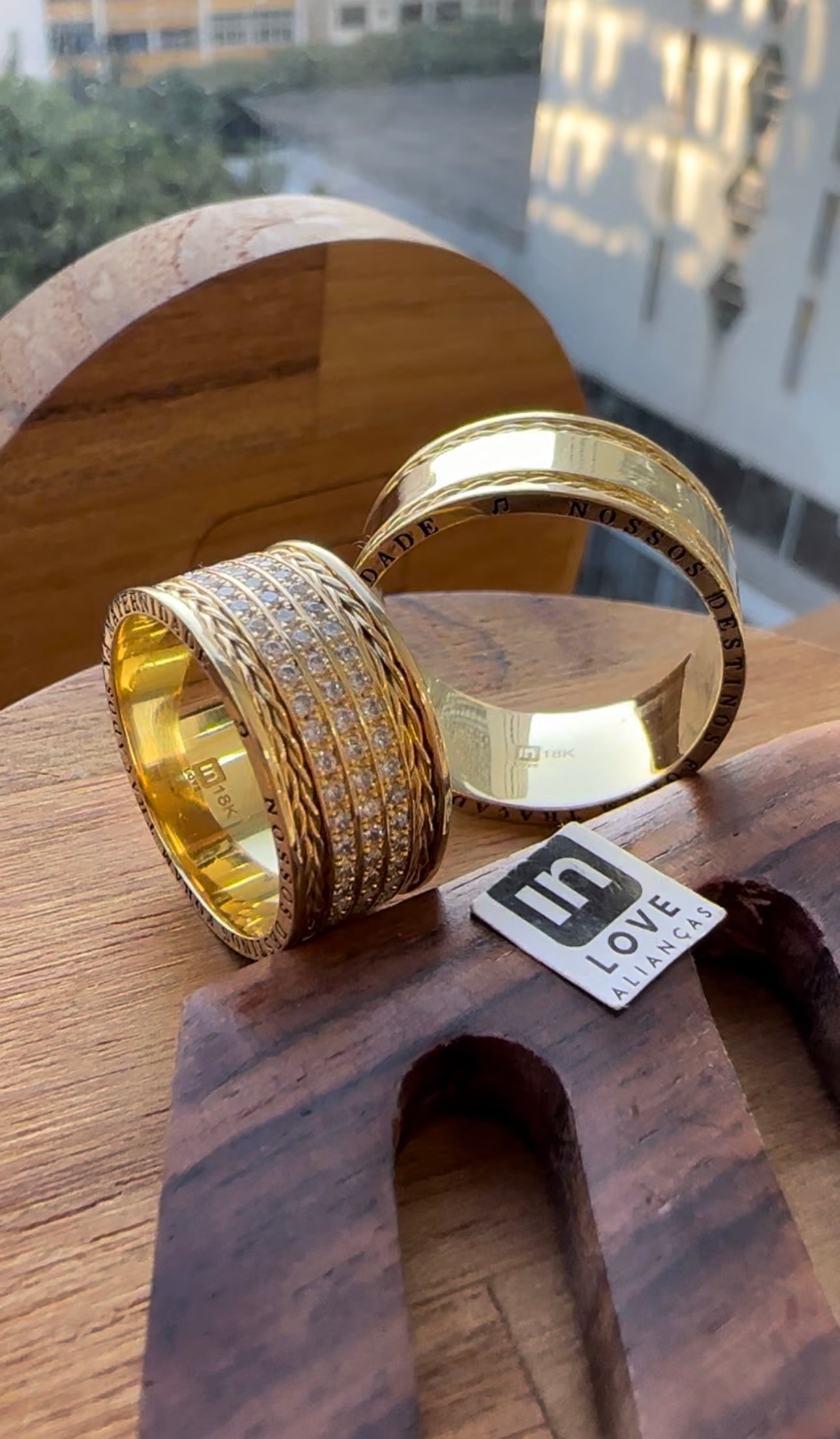 Alianças de Casamento em Puro 18k - Modelo Pra Sempre | 10mm | 12x R$1.665