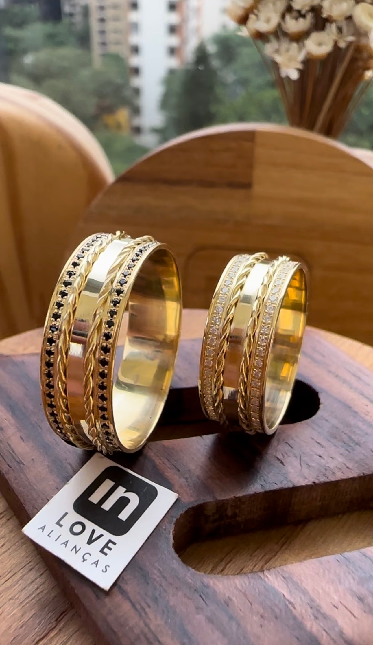 Alianças de Casamento em Ouro 18k - Modelo Momentos | 7mm | 12x R$640