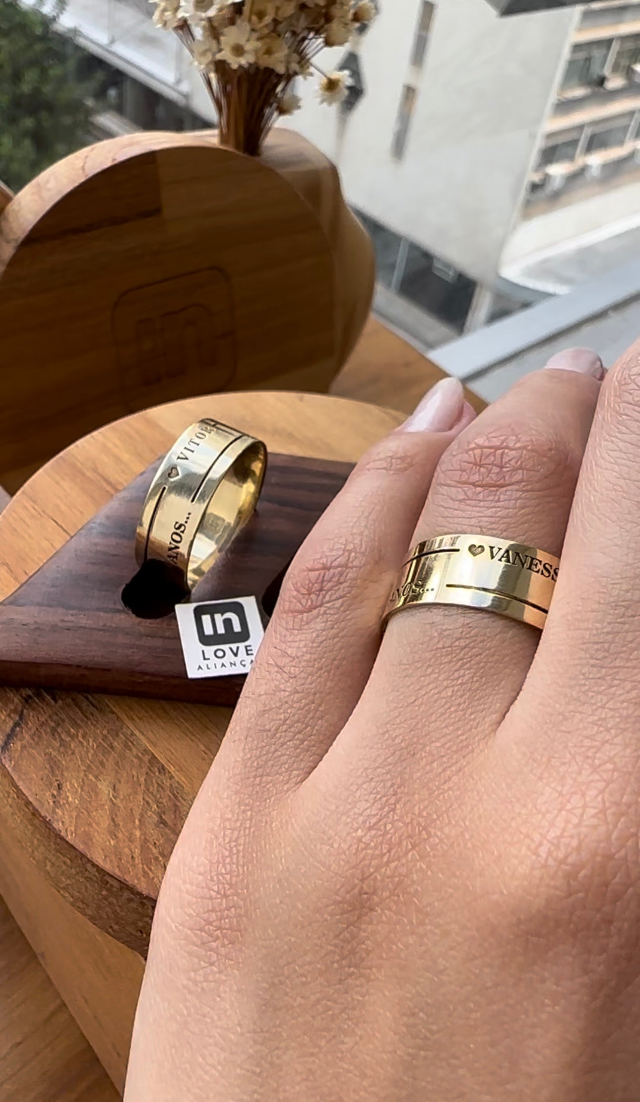 Alianças de Casamento em Ouro 18k - Modelo Lado a Lado | 8mm | 12x R$775
