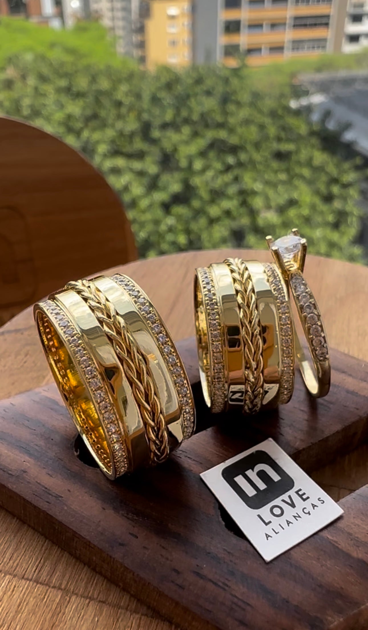 Alianças de Casamento em Ouro 18k - Modelo Jeito de Sentir | 10mm | 12x R$1.166