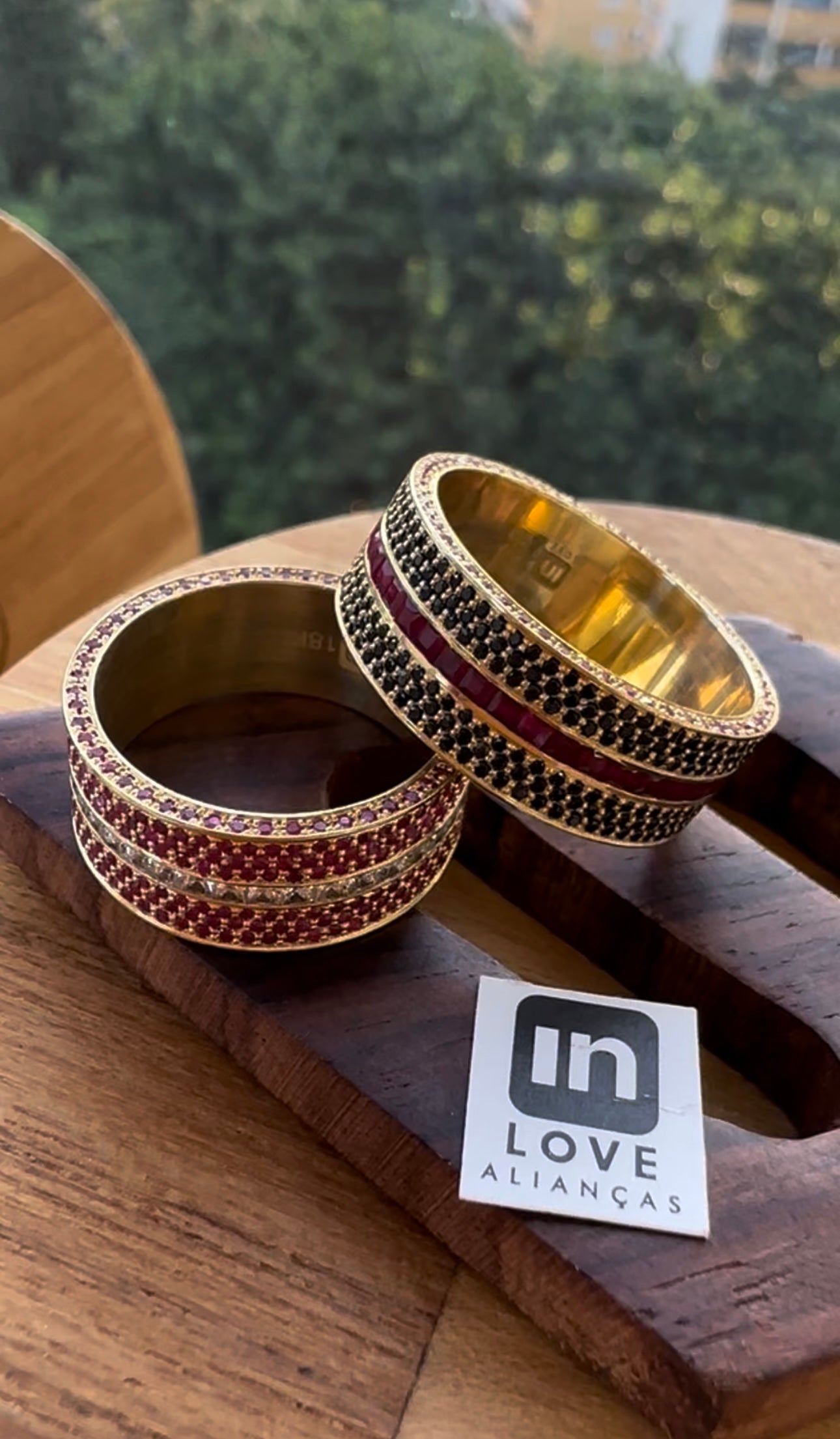 Alianças de Casamento em Ouro 18k - Modelo Cumplicidade | 8mm | 12x R$2.177,08