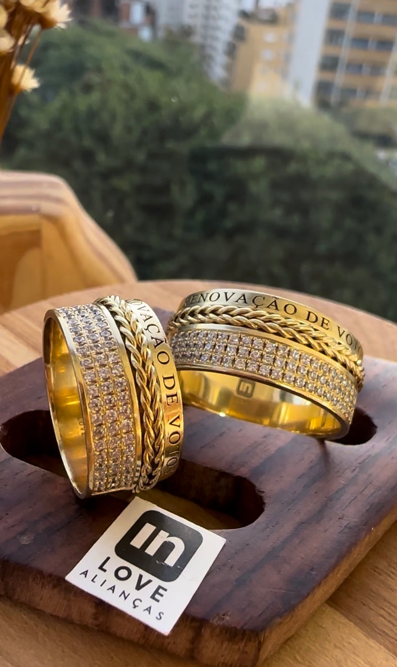 Alianças de Casamento em Ouro 18k - Modelo Renovação | 9mm | 12x R$1.390