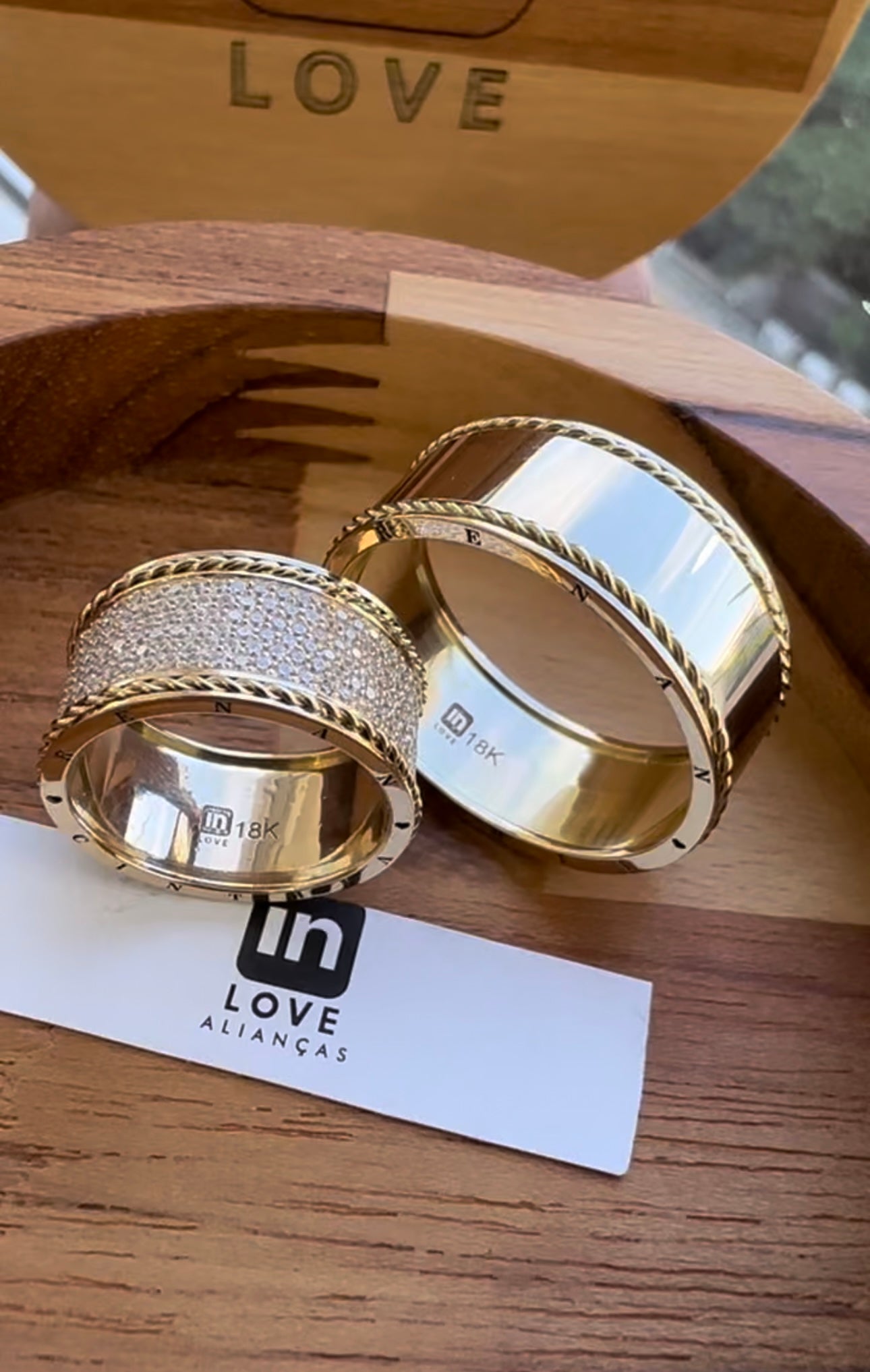 Alianças de Casamento em Ouro 18k - Modelo Sunshine | 10mm | 12x R$1.582.5