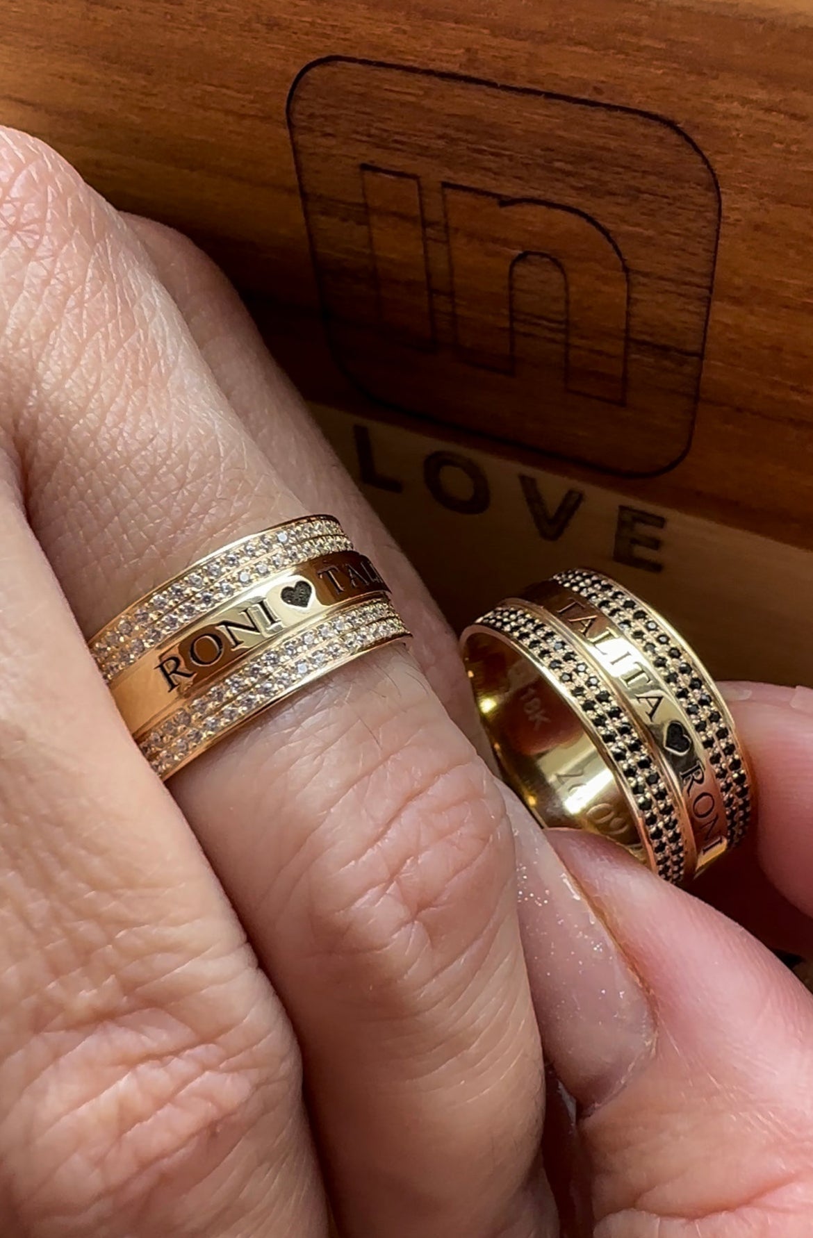 Alianças de Casamento em Ouro 18k - Modelo Par Perfeito Duo | 8mm | 12x R$999