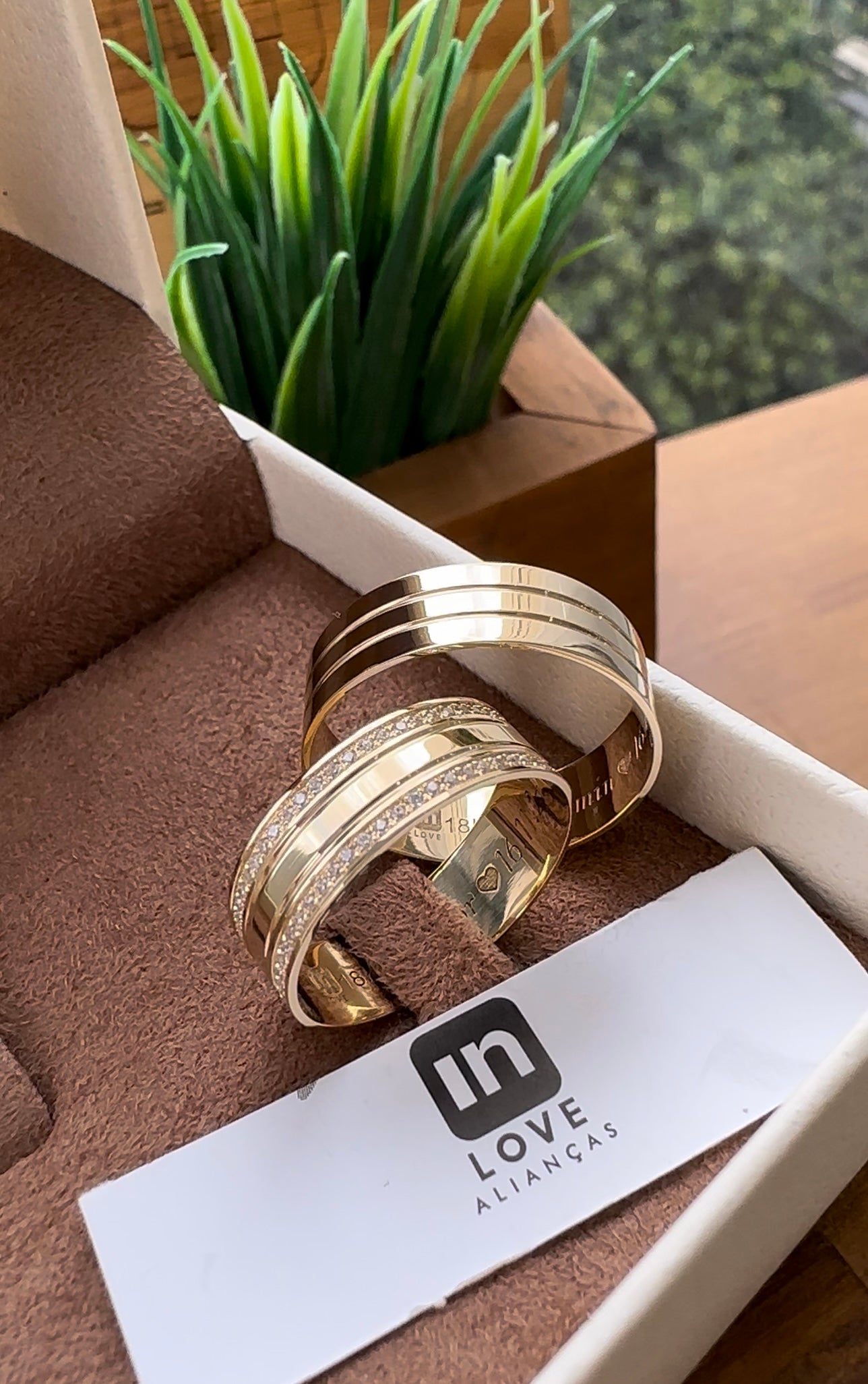 Alianças de Casamento em Ouro 18k - Modelo Encontro | 6mm | 12x R$499