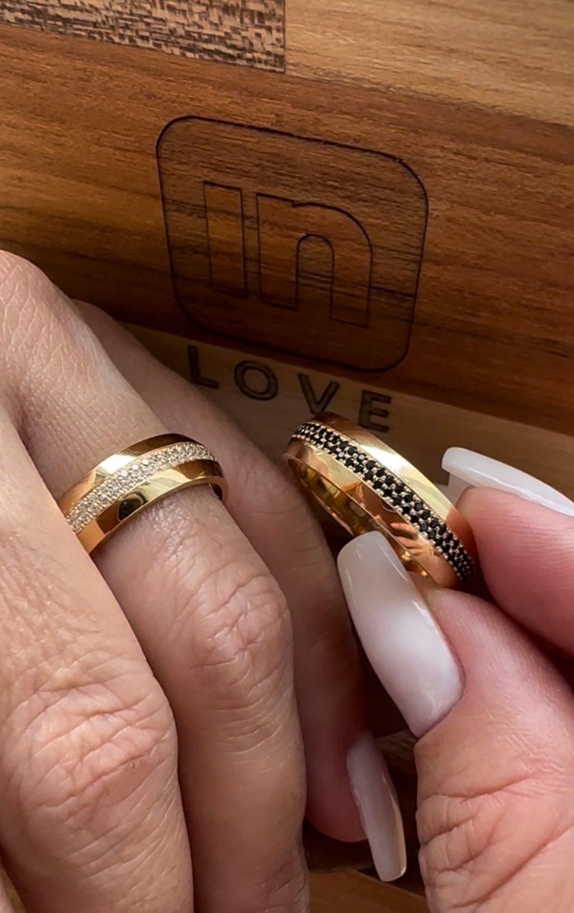 Alianças de Casamento em Ouro 18k - Modelo Paisagem | 6mm | 12x R$1.333