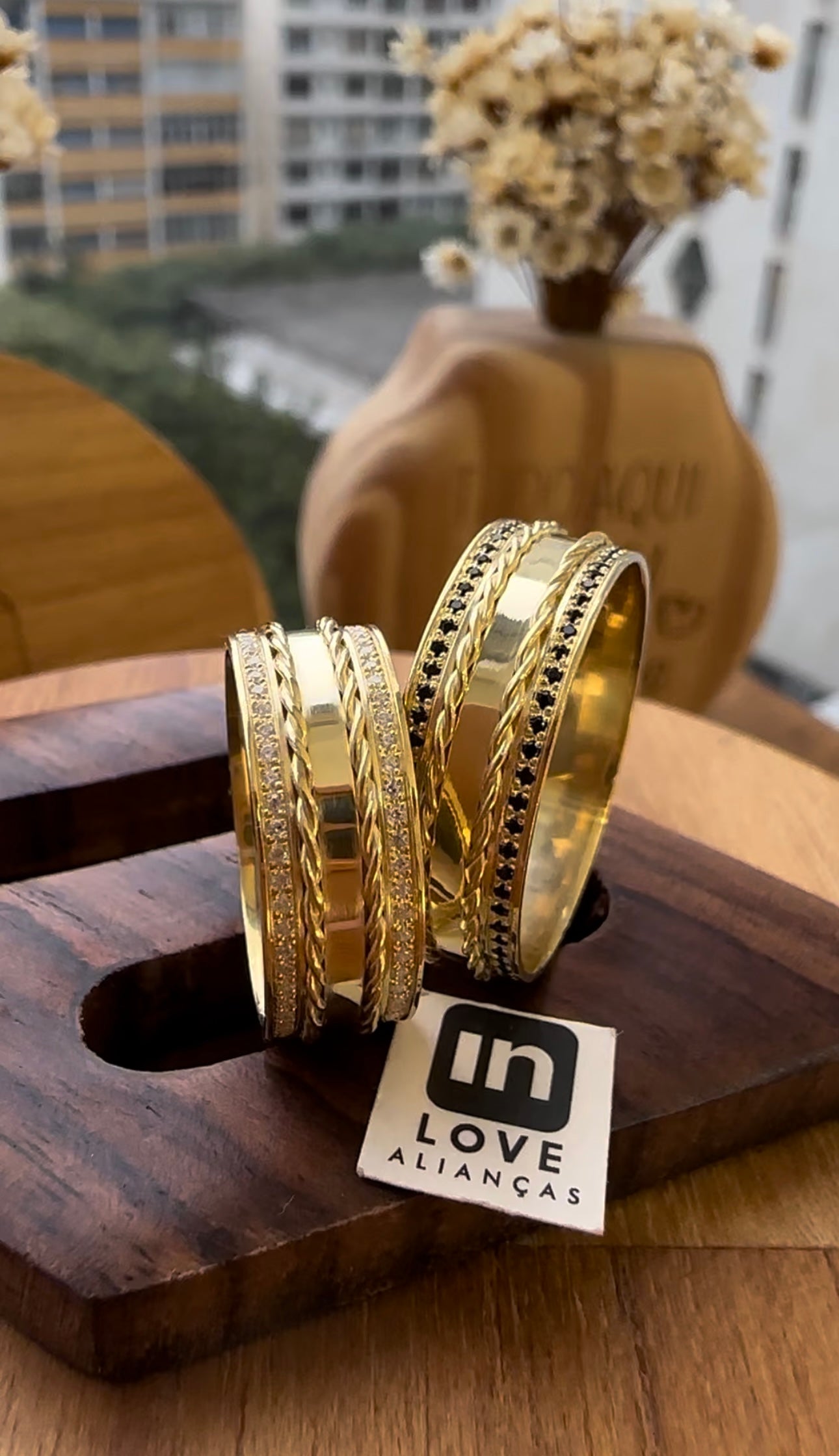 Alianças de Casamento em Ouro 18k - Modelo Momentos | 7mm | 12x R$640
