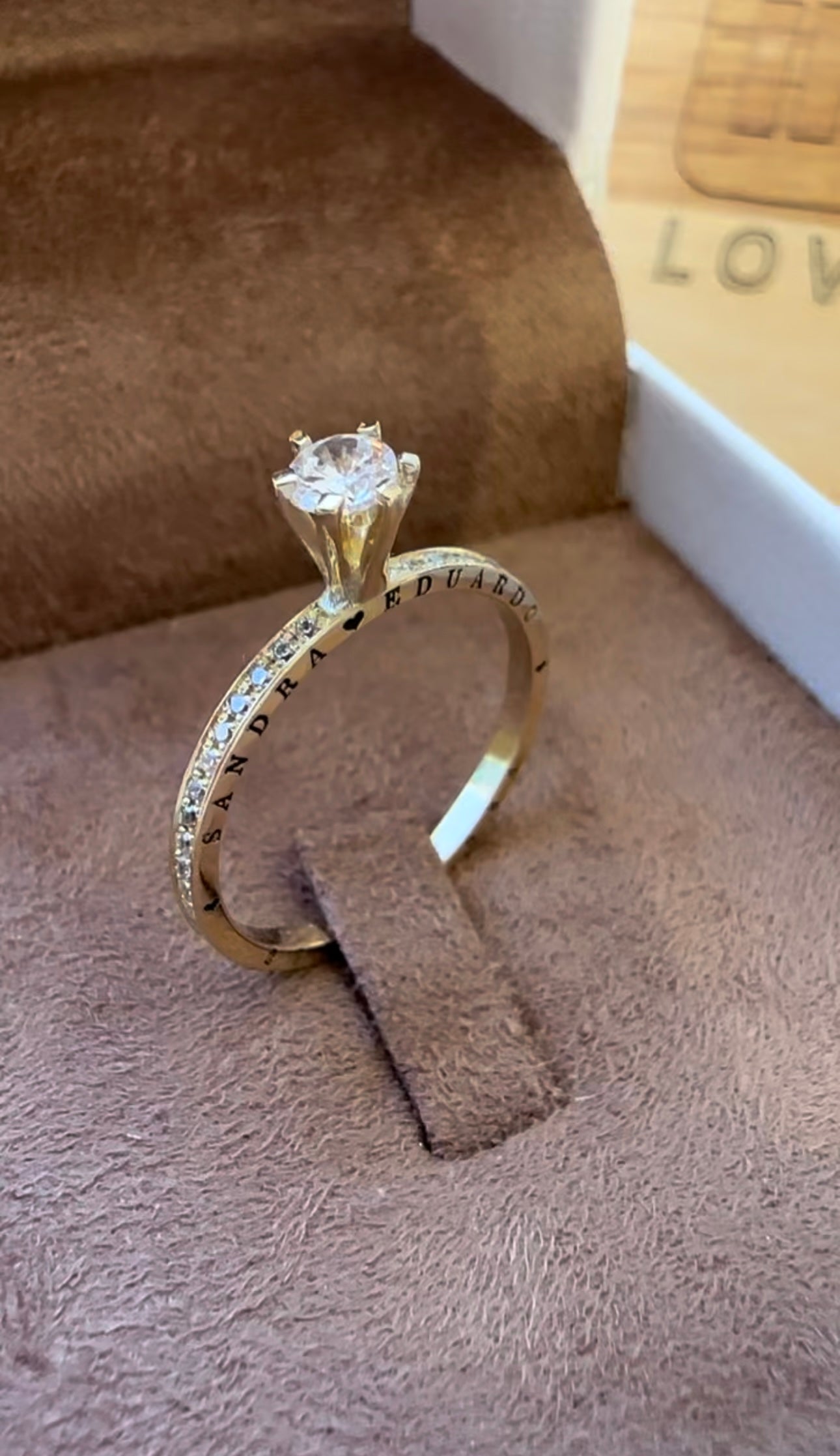 Anel Solitário Momenti em Ouro 18k - 12x R$208,33