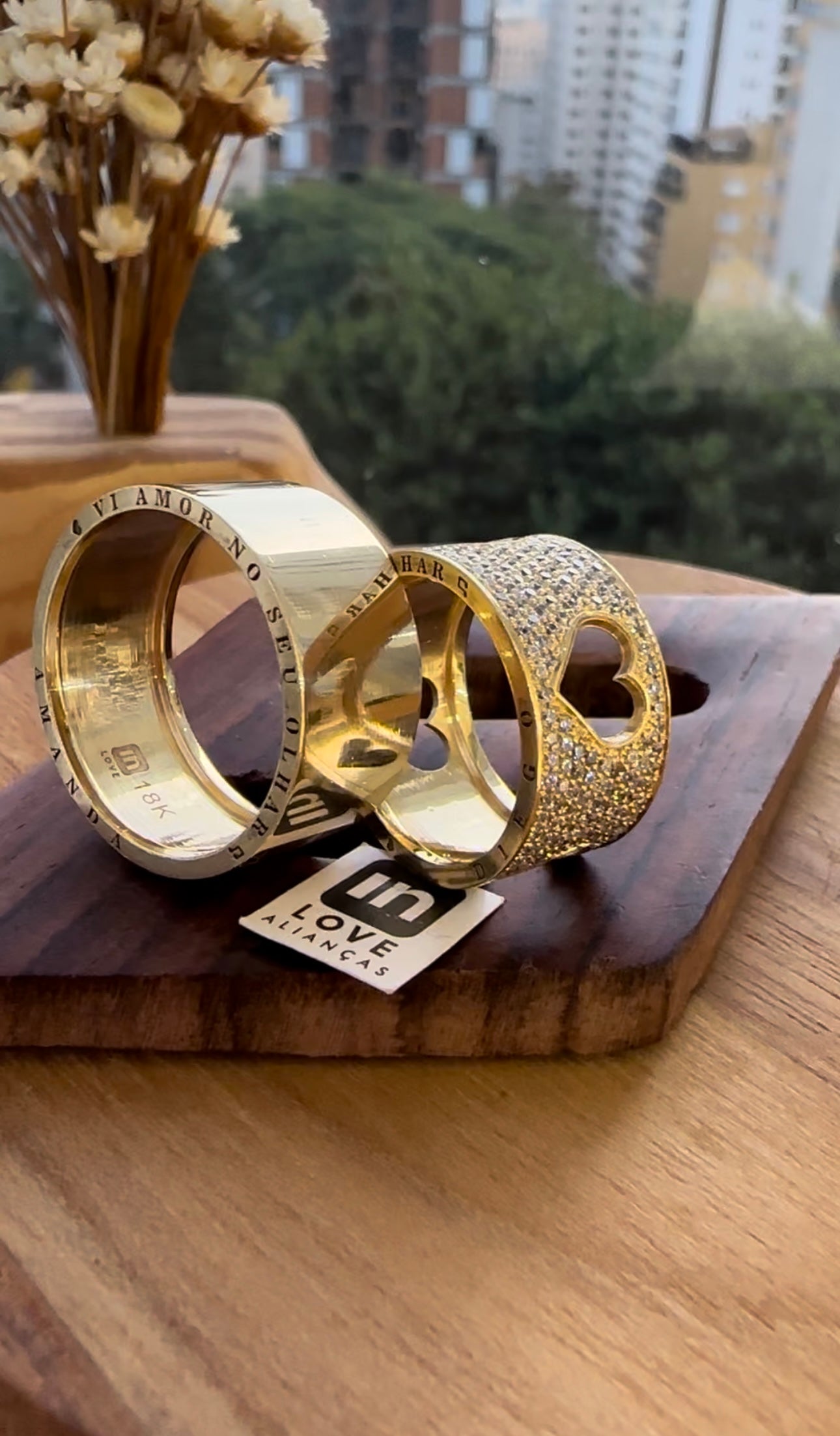 Alianças de Casamento em Ouro 18k - Modelo Corações | 10mm |12x R$1.325