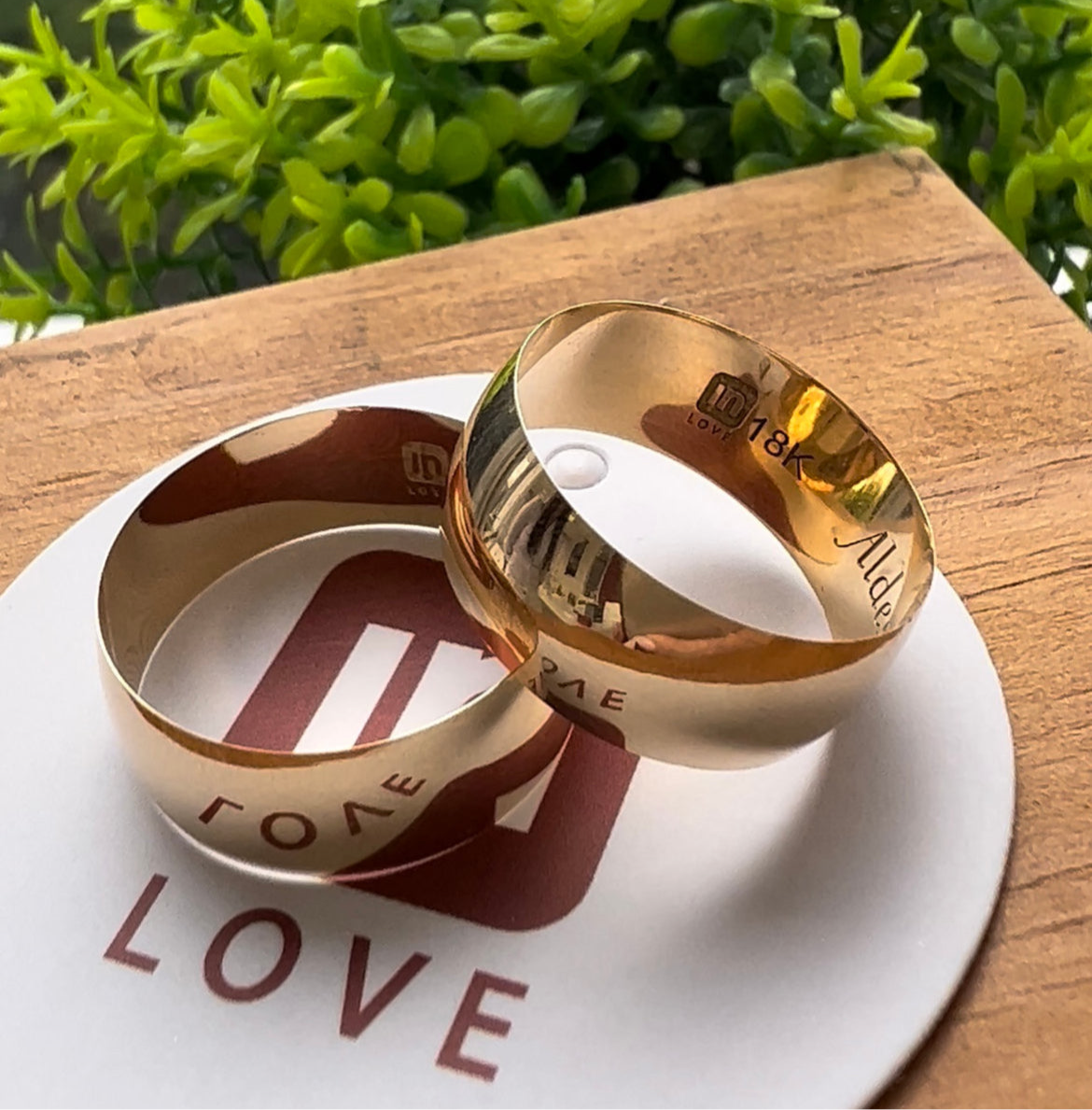 Alianças de Casamento em Ouro 18k - Modelo Tradicional | 8mm | 12x R$699