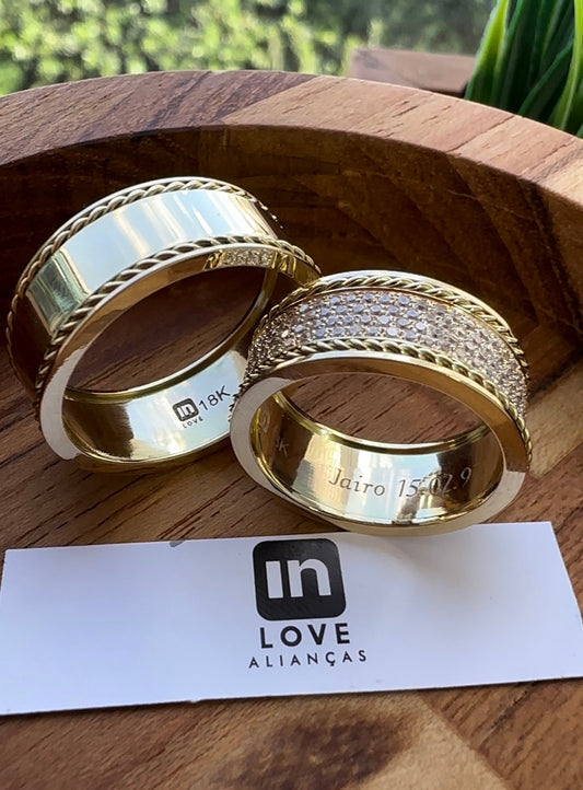 Alianças de Casamento em Ouro 18k - Modelo Sunshine | 8mm | 12x R$1.166