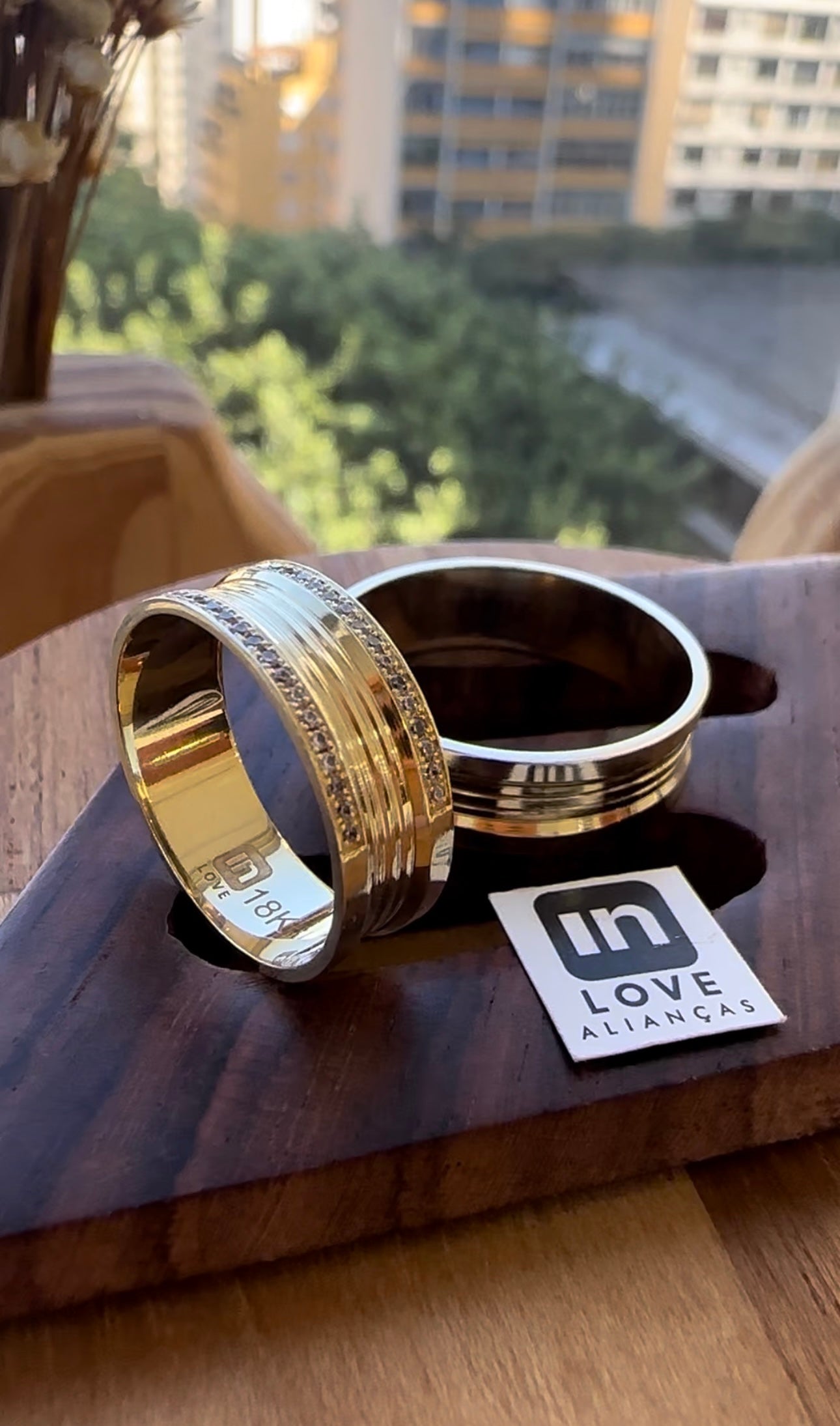 Alianças de Casamento em Ouro 18k - Modelo Paraíso | 6mm | 12x R$416