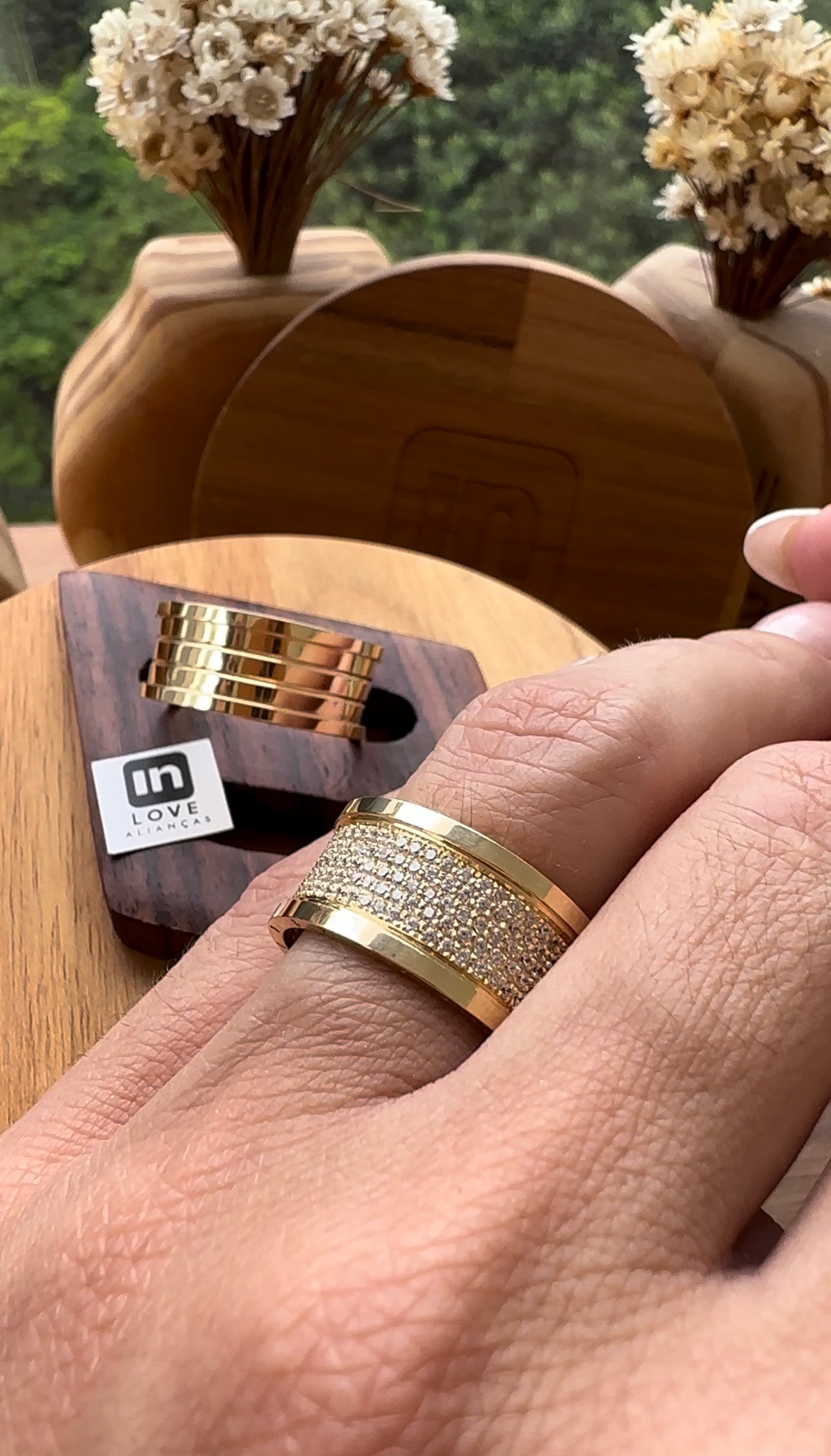 Alianças de Casamento em Ouro 18k - Modelo Intense | 10mm | 12x R$1.332.5