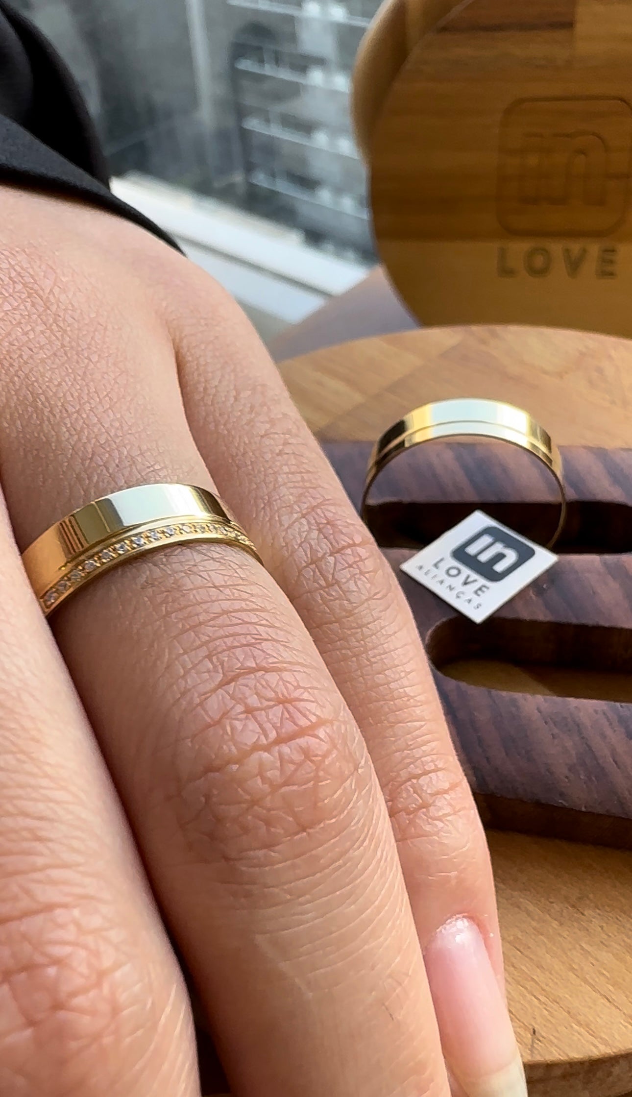 Par de Alianças em Ouro 18k - Modelo Eternamente | 5mm | 12x R$433