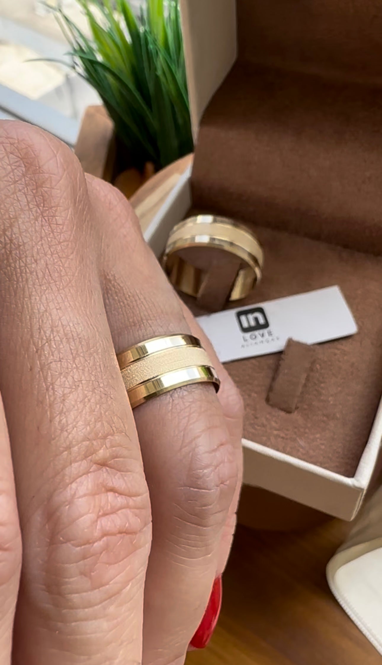 Alianças de Casamento em Ouro 18k - Modelo Histórias | 8mm | 12x R$583,33