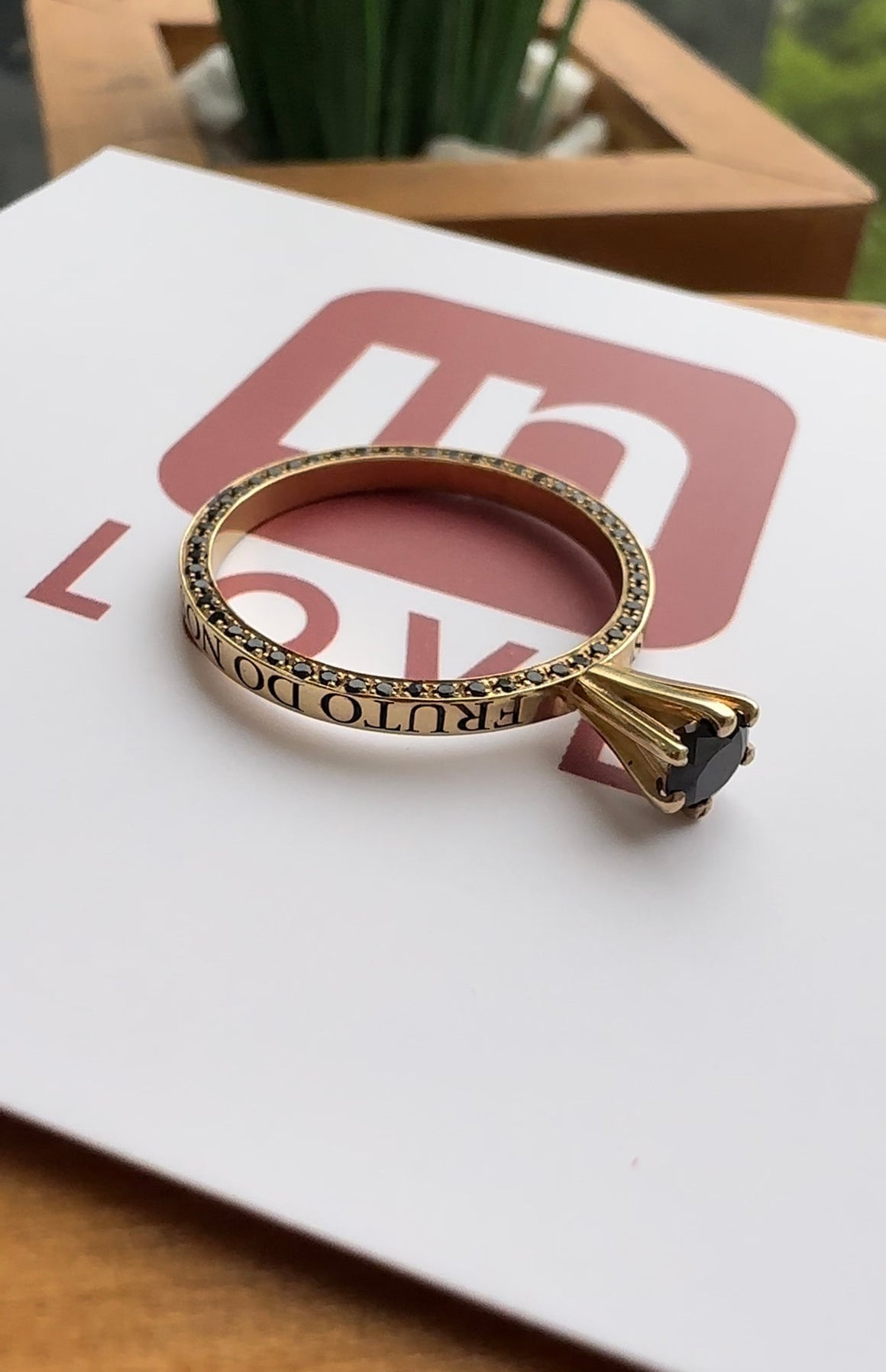 Anel Solitário Storie em Ouro 18k - 12x R$269,00