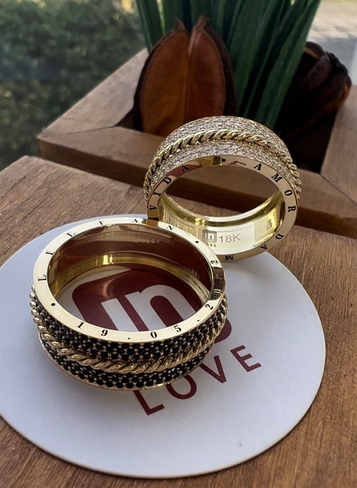 Alianças de Casamento em Ouro 18k - Modelo Euforia | 8mm | 12x R$1.556,66