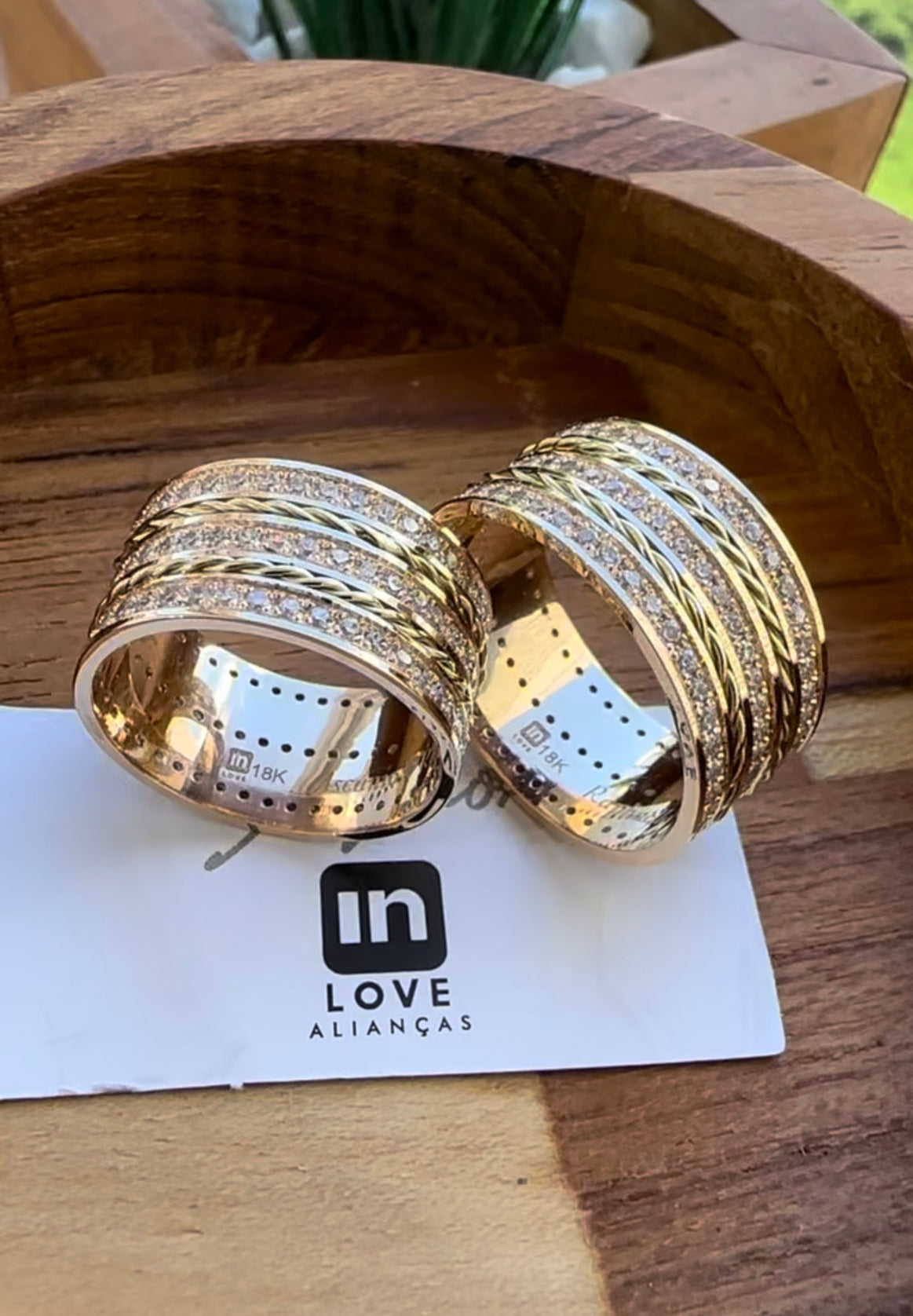 Alianças de Casamento em Ouro 18k - Modelo Momentos Duo | 10mm | 12x R$1.499