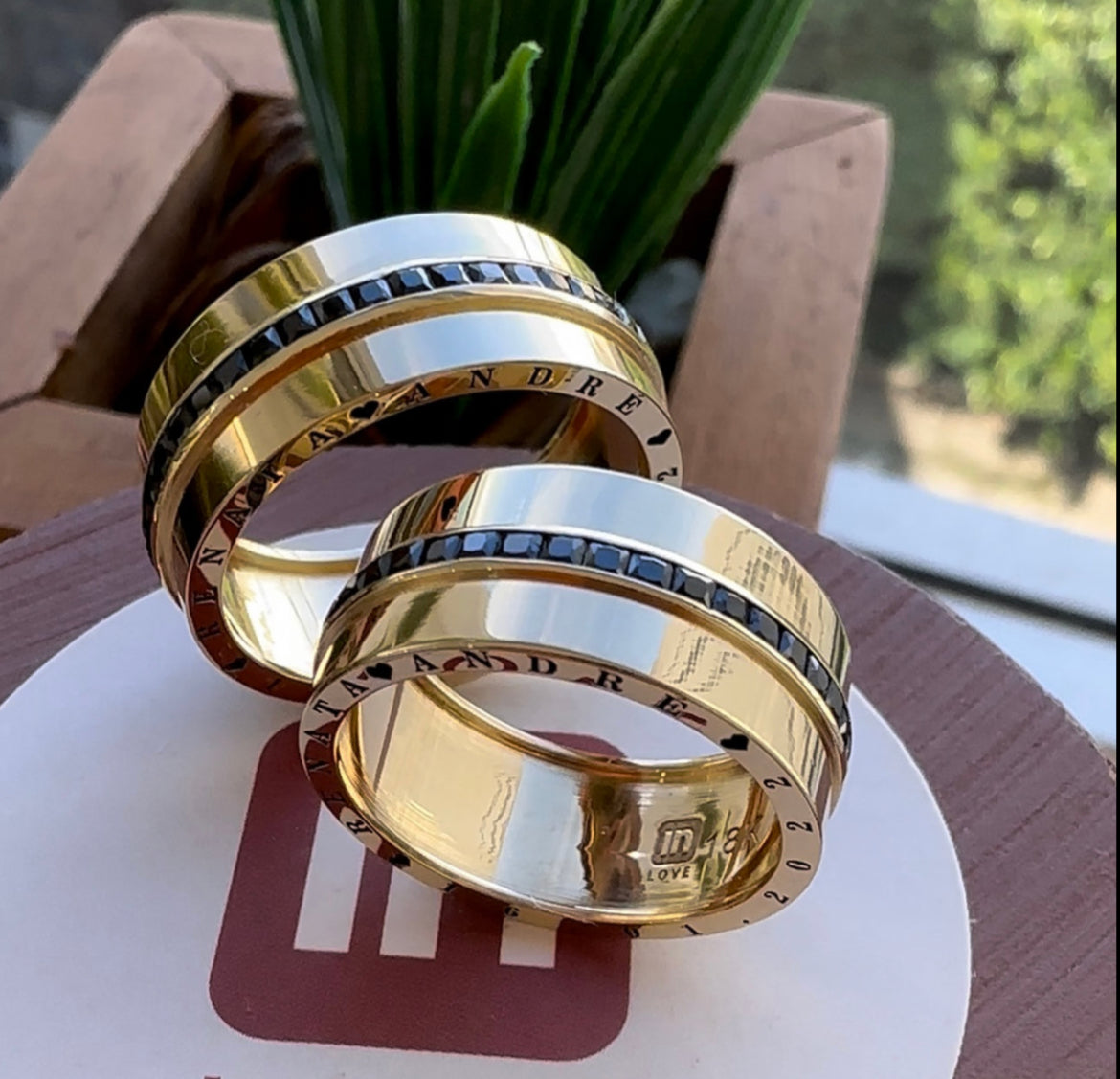 Alianças de Casamento em Ouro 18k - Modelo Apaixonado | 8mm | 12x R$1.499