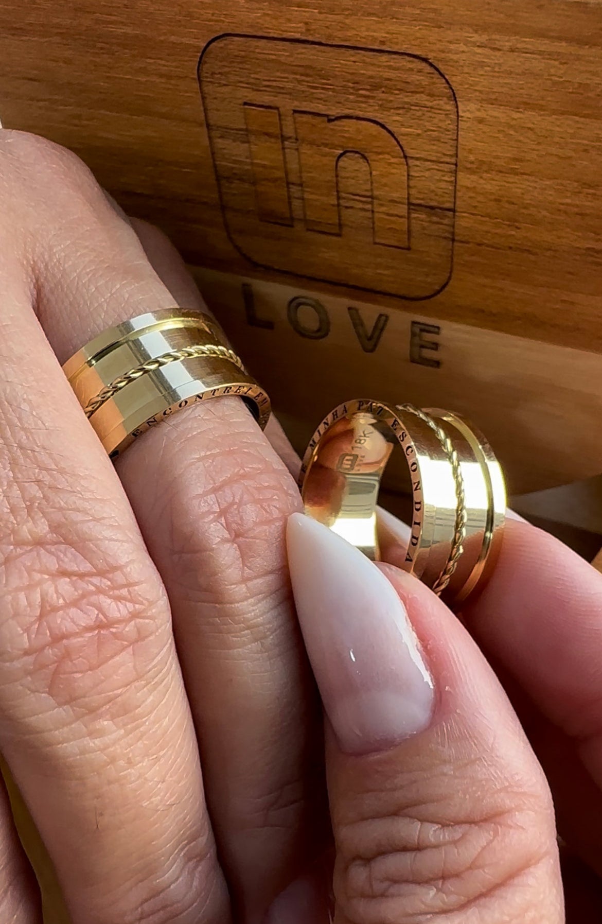 Alianças de Casamento em Ouro 18k - Modelo Desejo | 10mm | 12x R$1.165.83