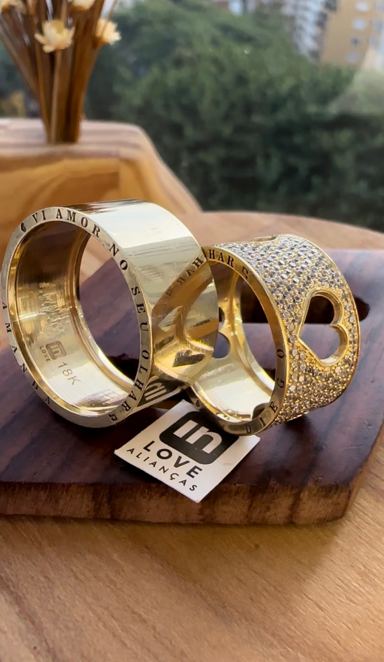 Alianças de Casamento em Ouro 18k - Modelo Corações | 10mm |12x R$1.325