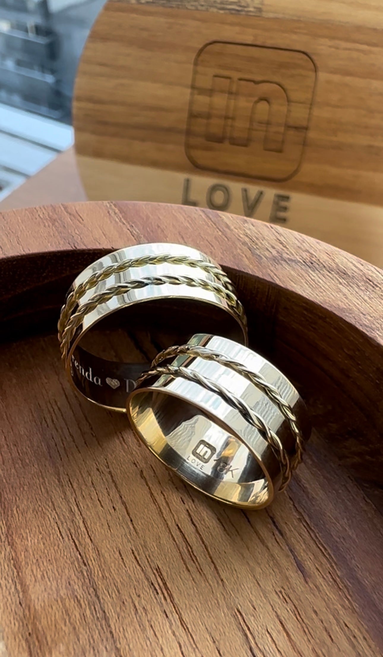 Alianças de Casamento em Ouro 18k - Modelo Momentos | 8mm | 12x R$806,66