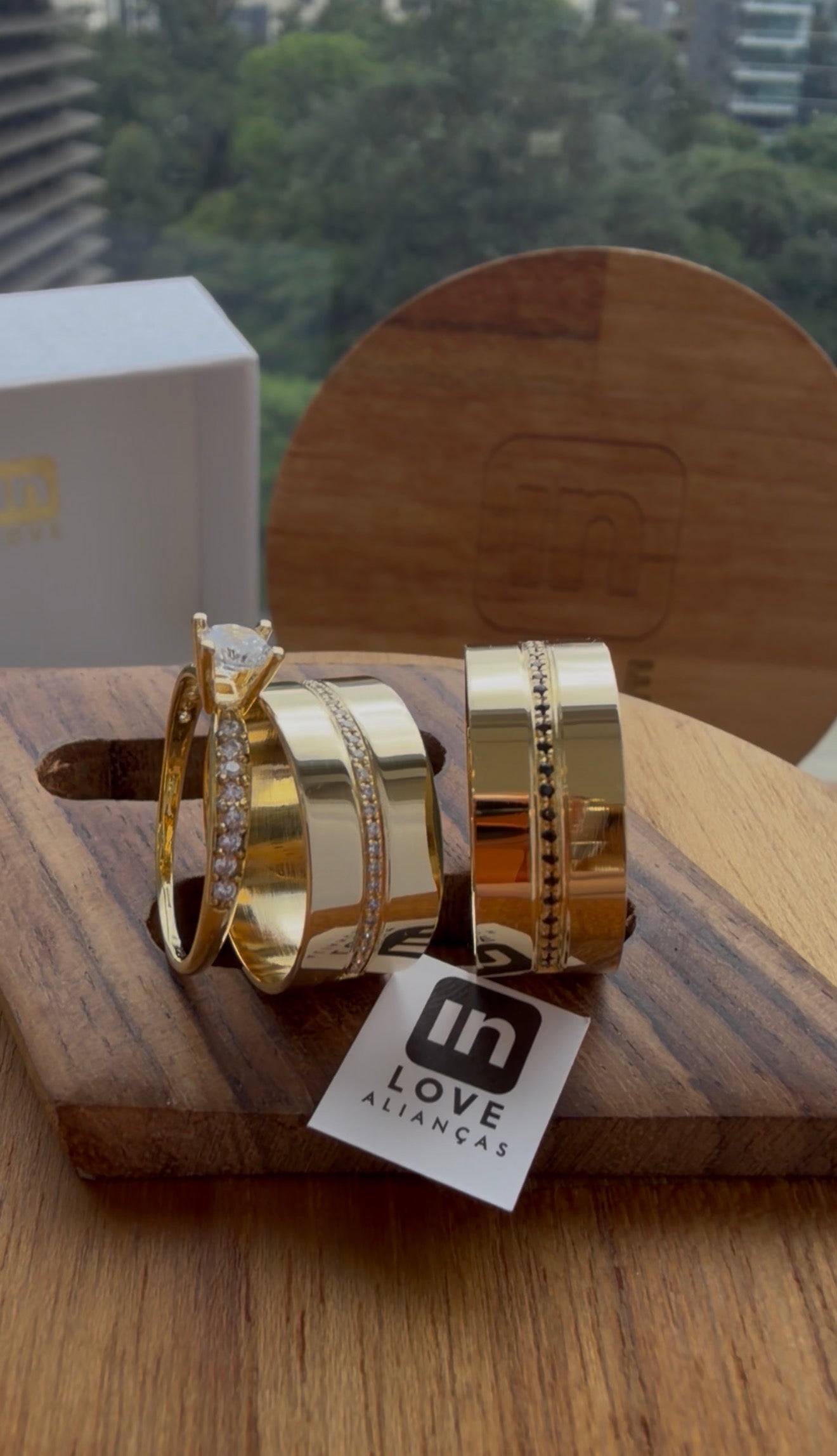 Par de Alianças em Ouro 18k - Modelo Mimosinha Duo | 8mm | 12x R$866