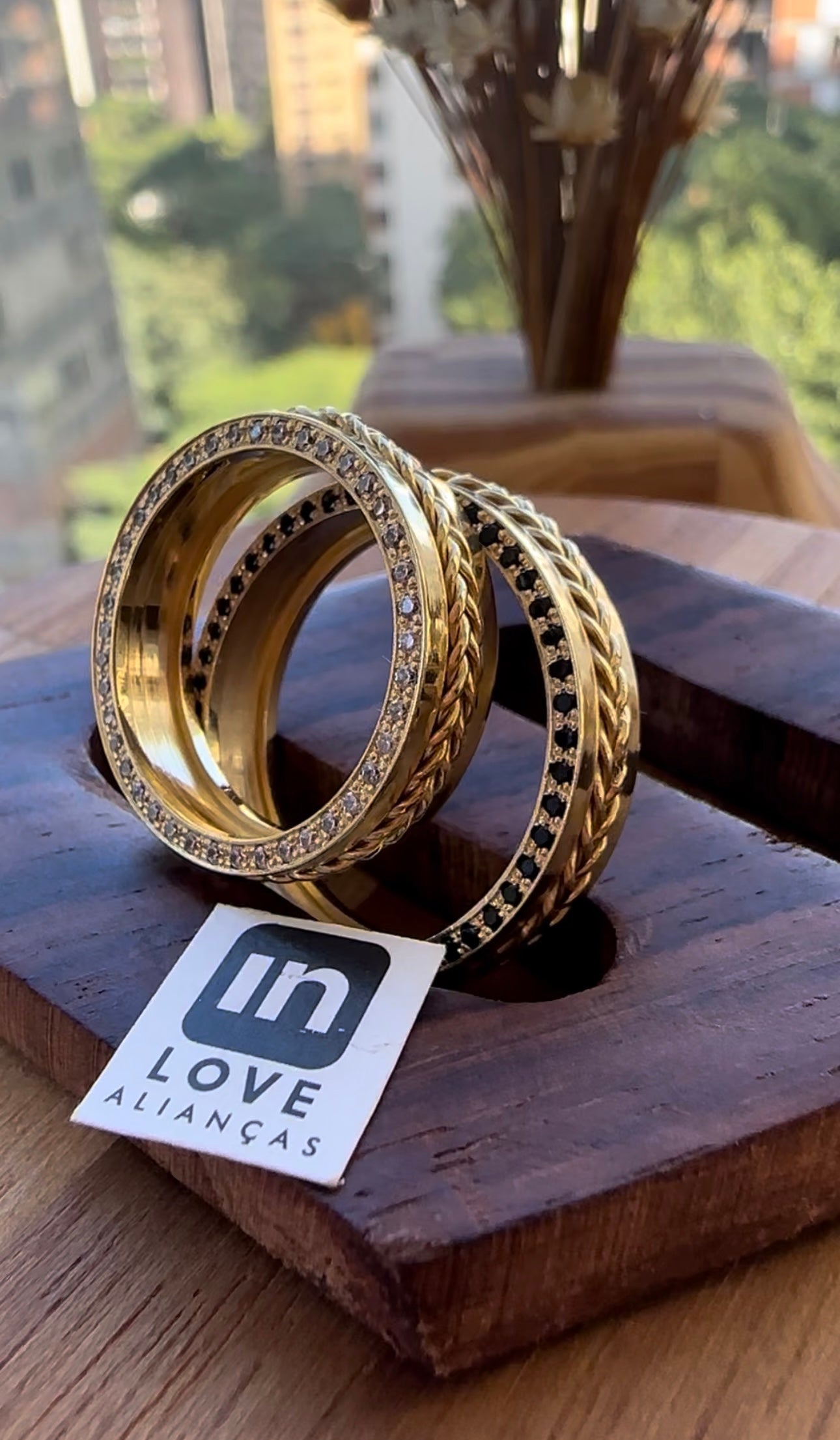 Alianças de Casamento em Ouro 18k - Modelo Talismã | 5mm | 12x R$890