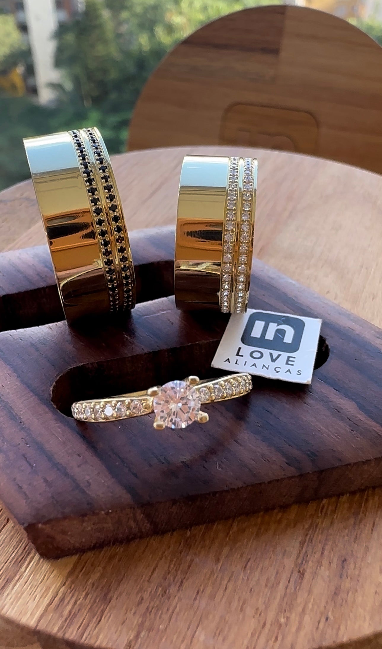 Alianças de Casamento em Ouro 18k - Modelo Sorte | 8mm | 12x R$666