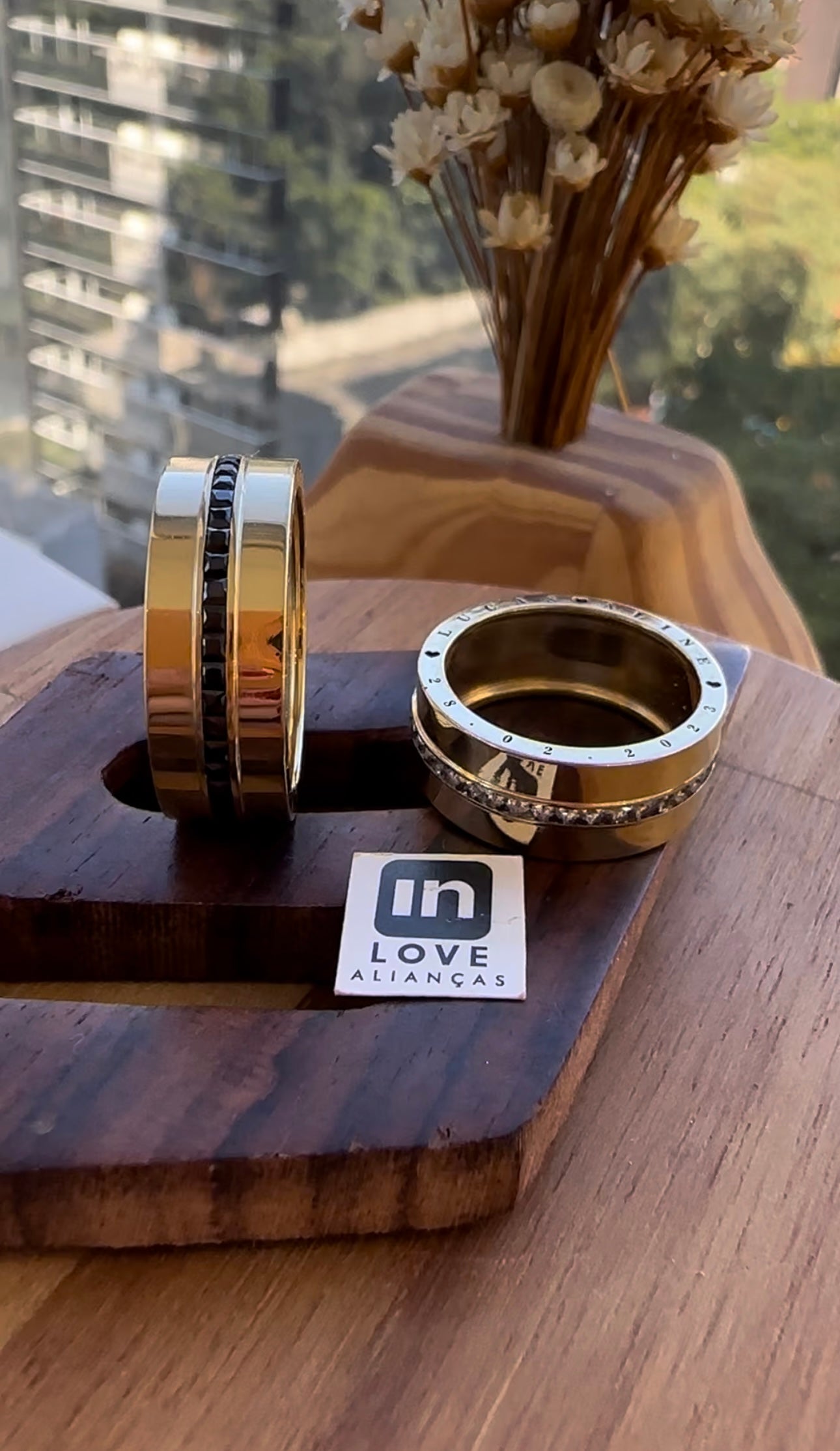Alianças de Casamento em Ouro 18k - Modelo Apaixonado | 8mm | 12x R$1.499