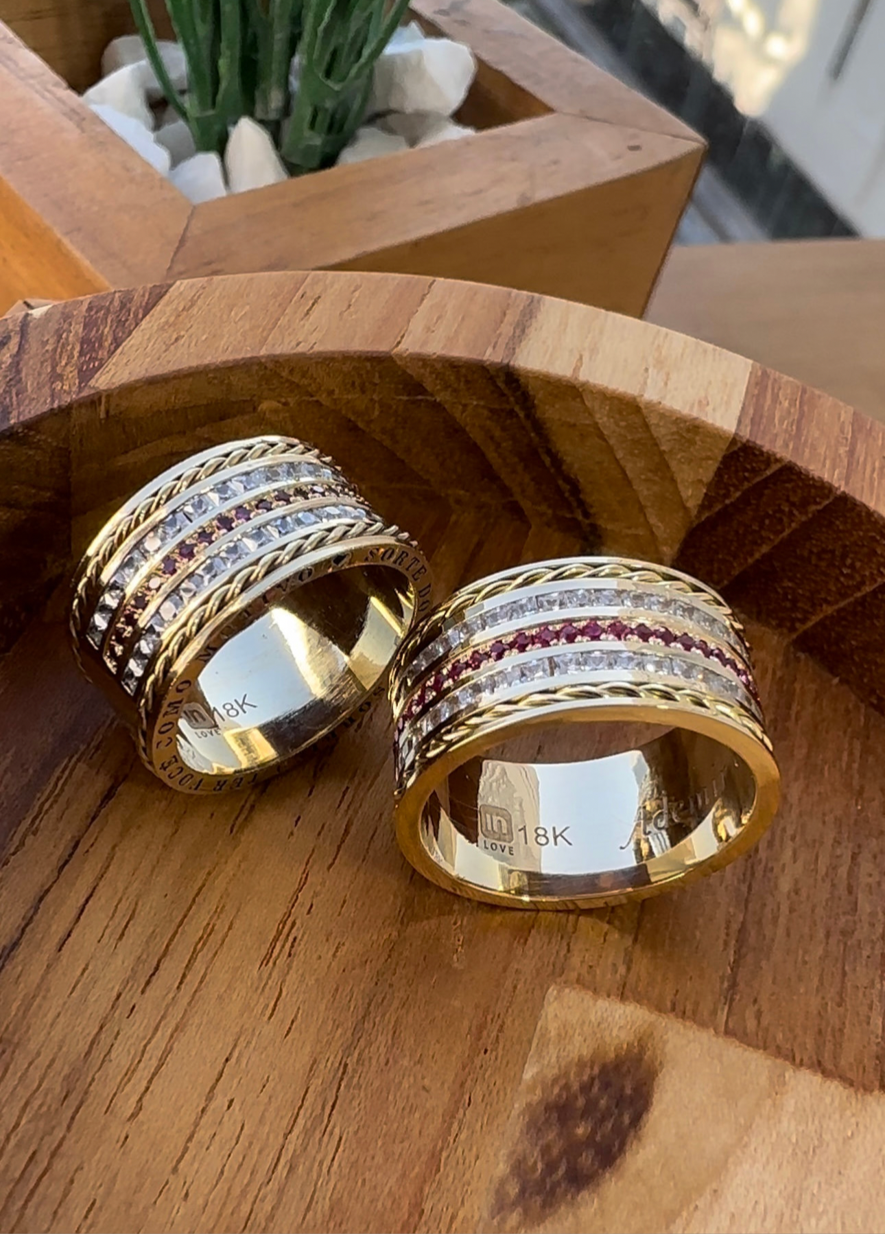 Alianças de Casamento em Ouro 18k - Modelo Ágape Duo | 10mm | 12x R$2.081,66