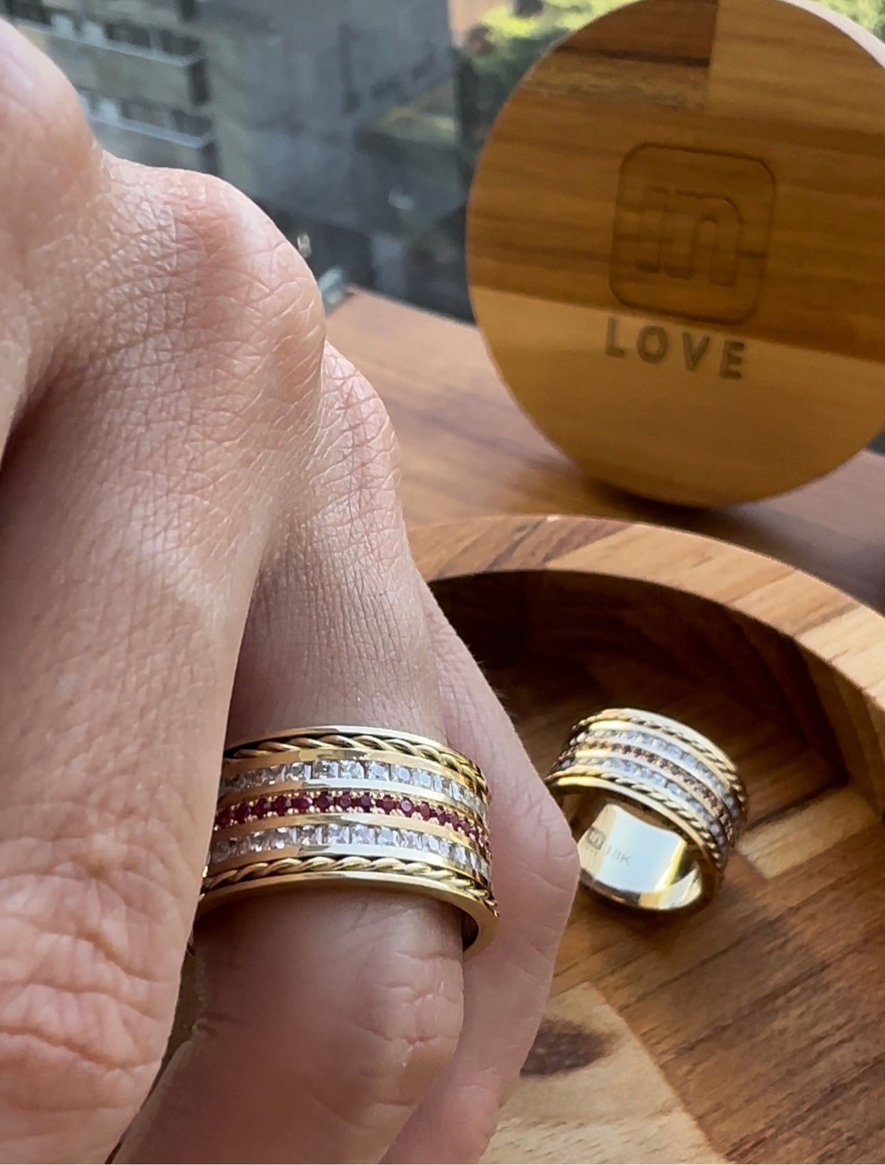 Alianças de Casamento em Ouro 18k - Modelo Ágape Duo | 10mm | 12x R$2.081,66