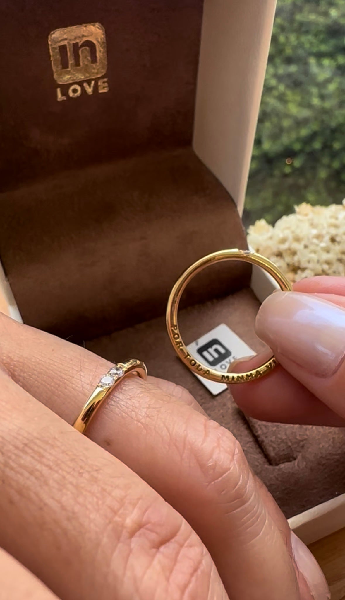 Par de Alianças em Ouro 18k - Modelo Sinais | 2mm | 12x R$599