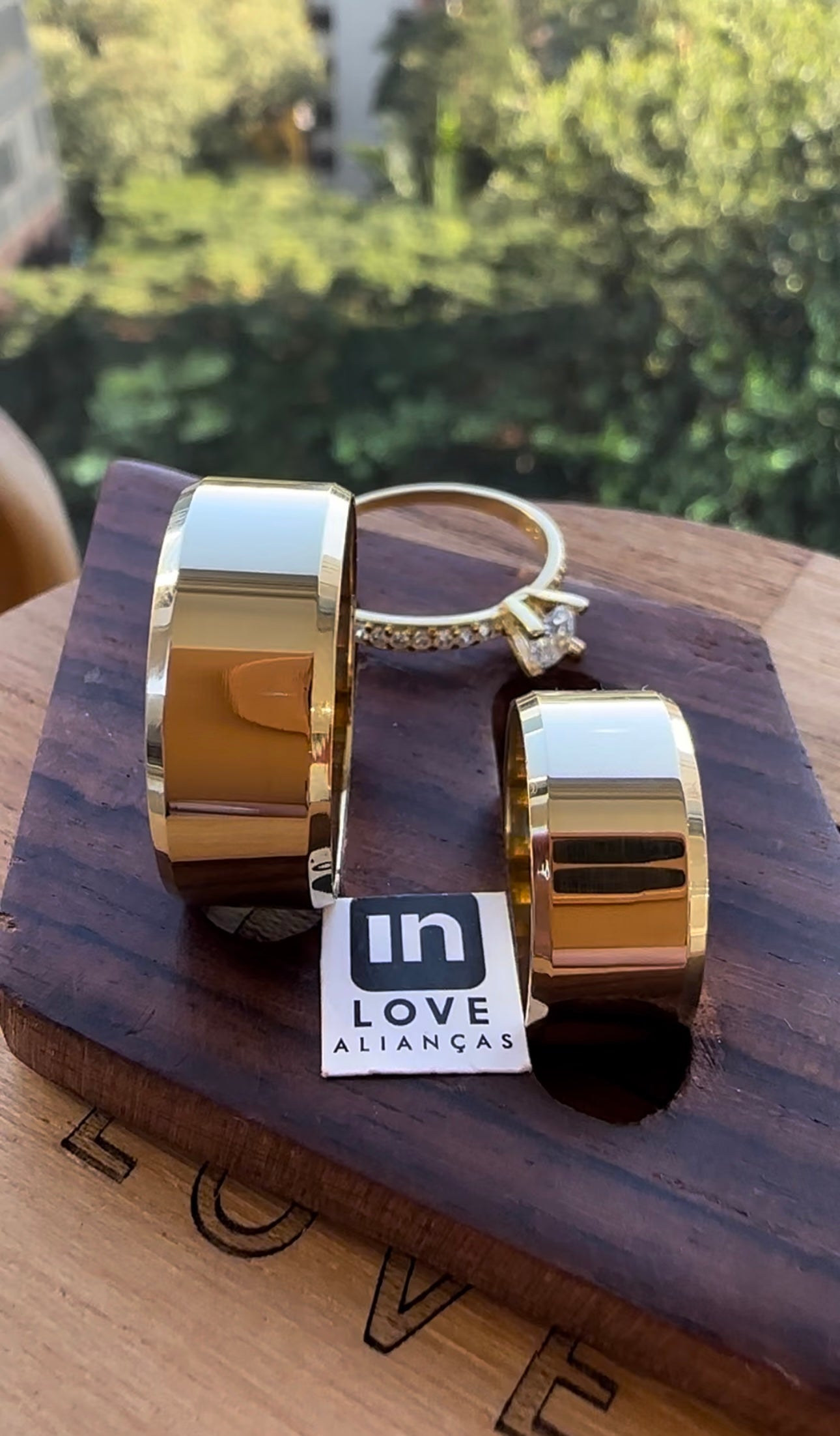 Alianças de Casamento em Ouro 18k - Modelo Sonho Bom | 8mm |12x R$583