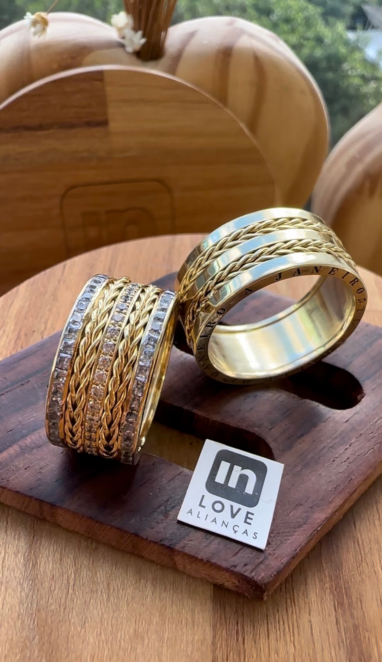 Alianças de Casamento em Ouro 18k - Modelo Paixão | 10mm | 12x R$2.066,66